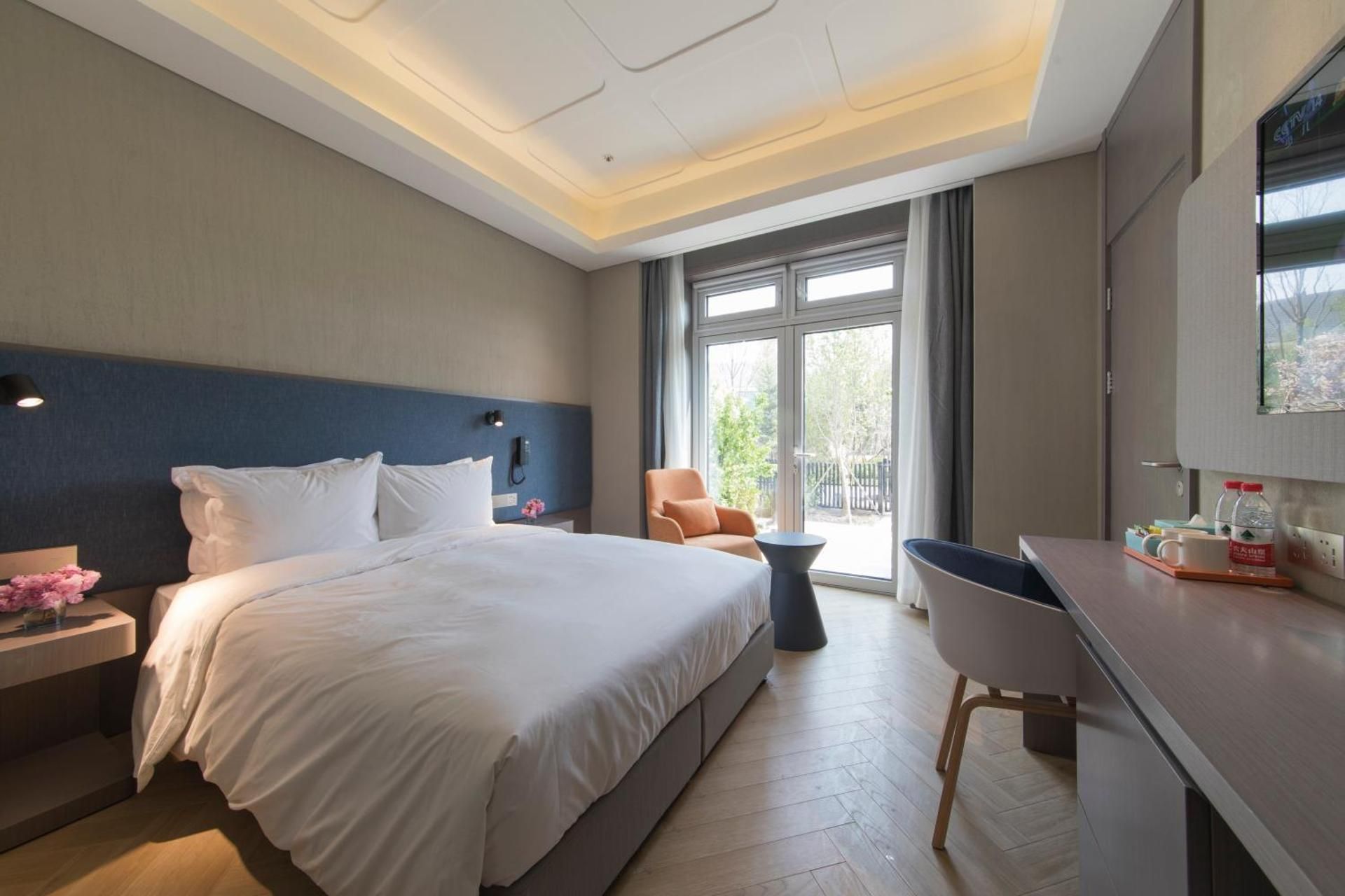 Standard King Room with Courtyard Access