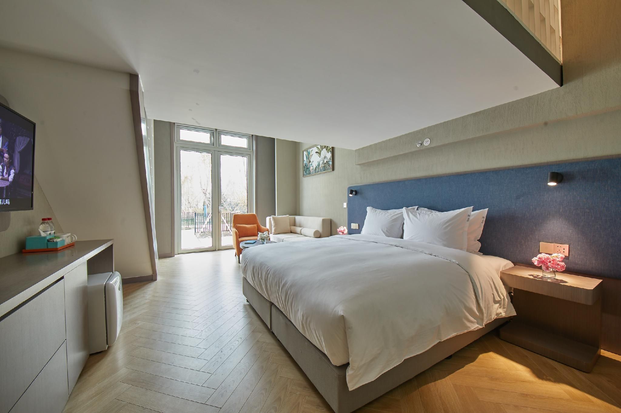 1 King Bed Standard