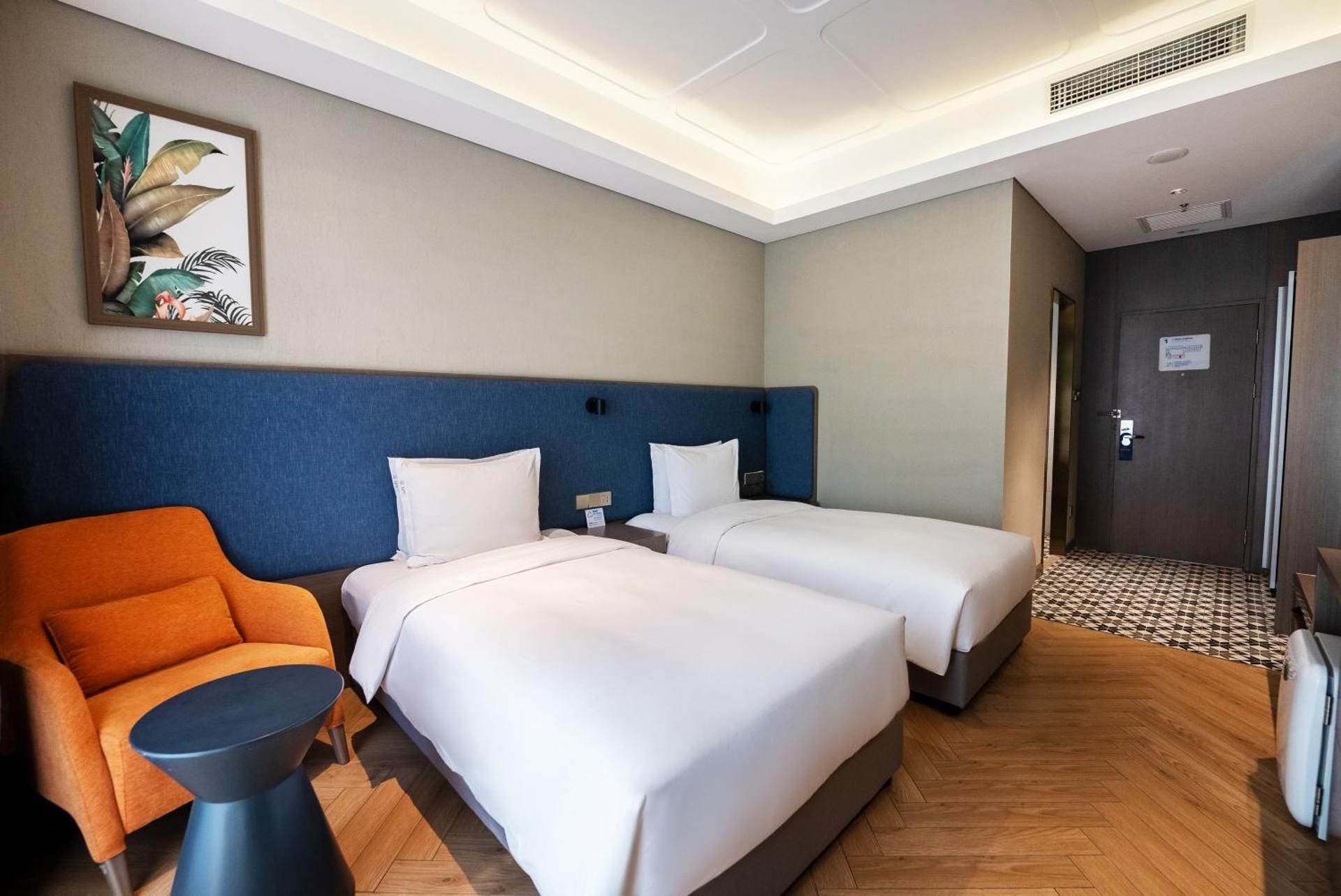 Standard Twin Room with Courtyard Access