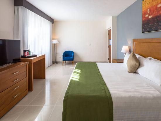 1 King Bed, One-Bedroom Suite, Non-Smoking