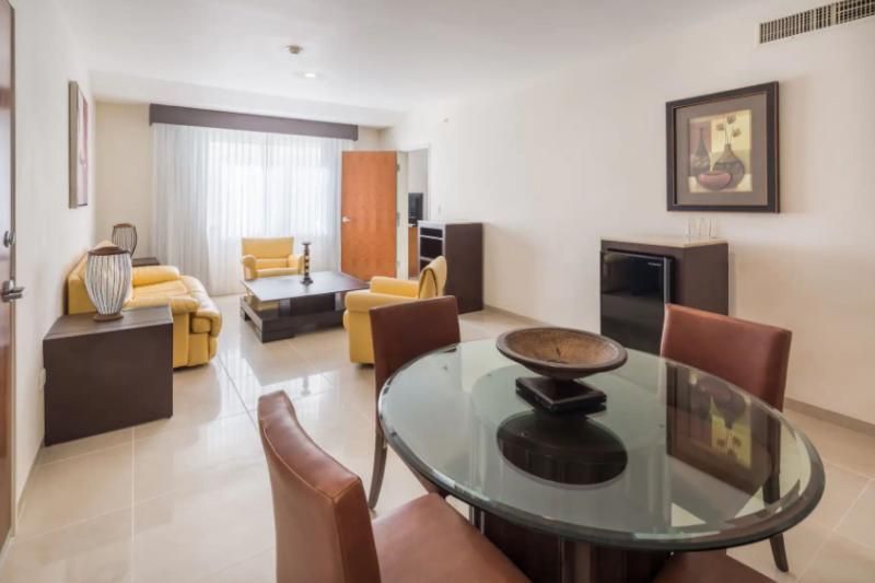 1 King Bed, One-Bedroom Suite, Non-Smoking