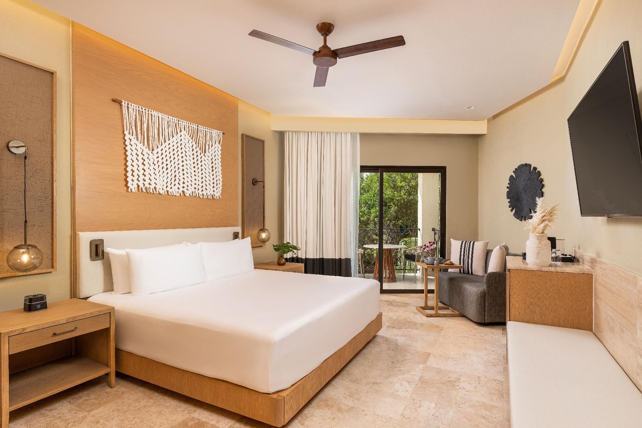 Room With 1 King Bed