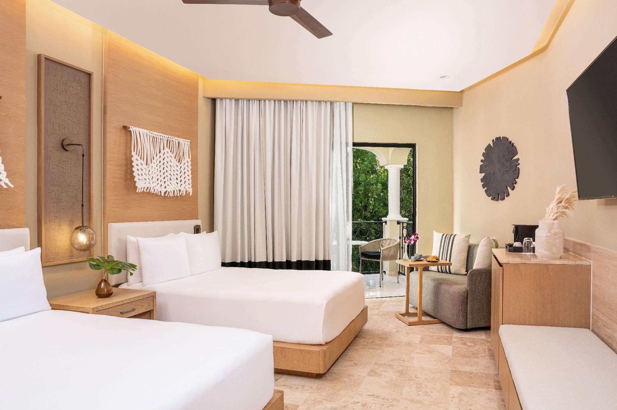 2 Double Beds