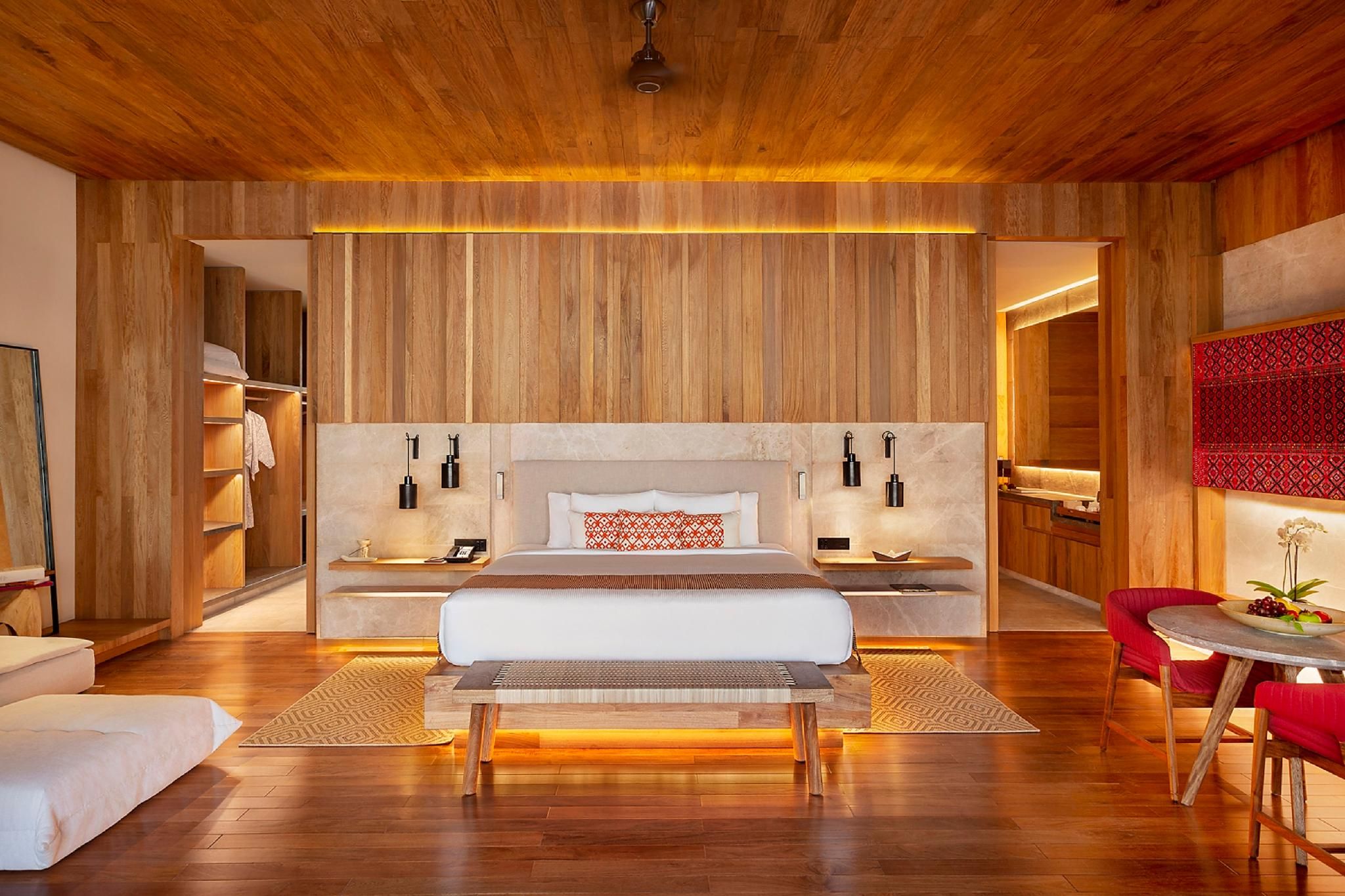 Oceanfront Veranda Pool King Suite