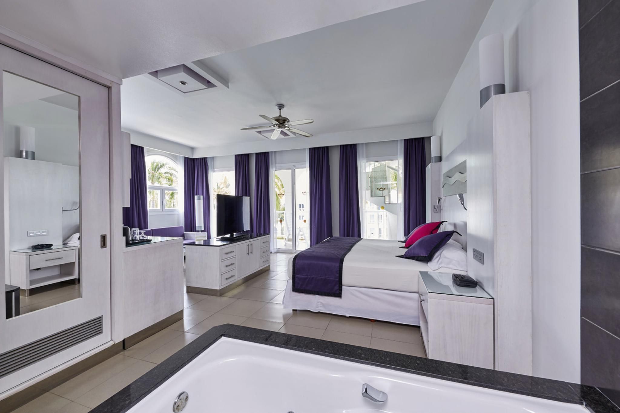 Jacuzzi Suite