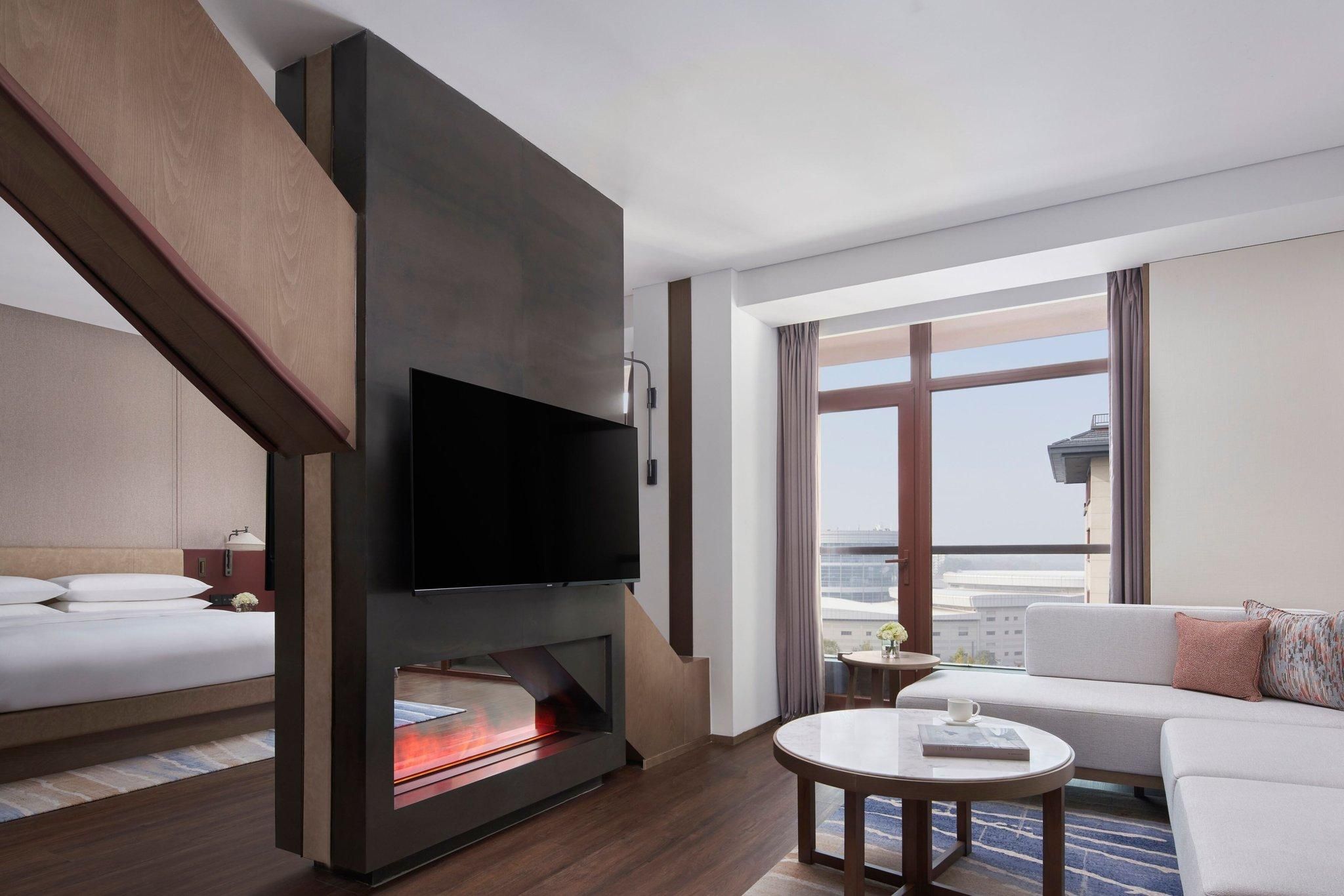 Distinctive, Larger Guest room, 1 King