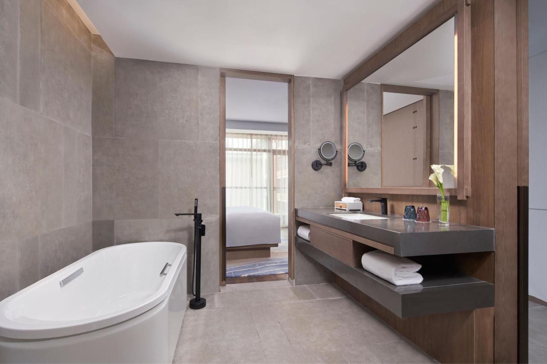 Distinctive, Guest room, 1 King