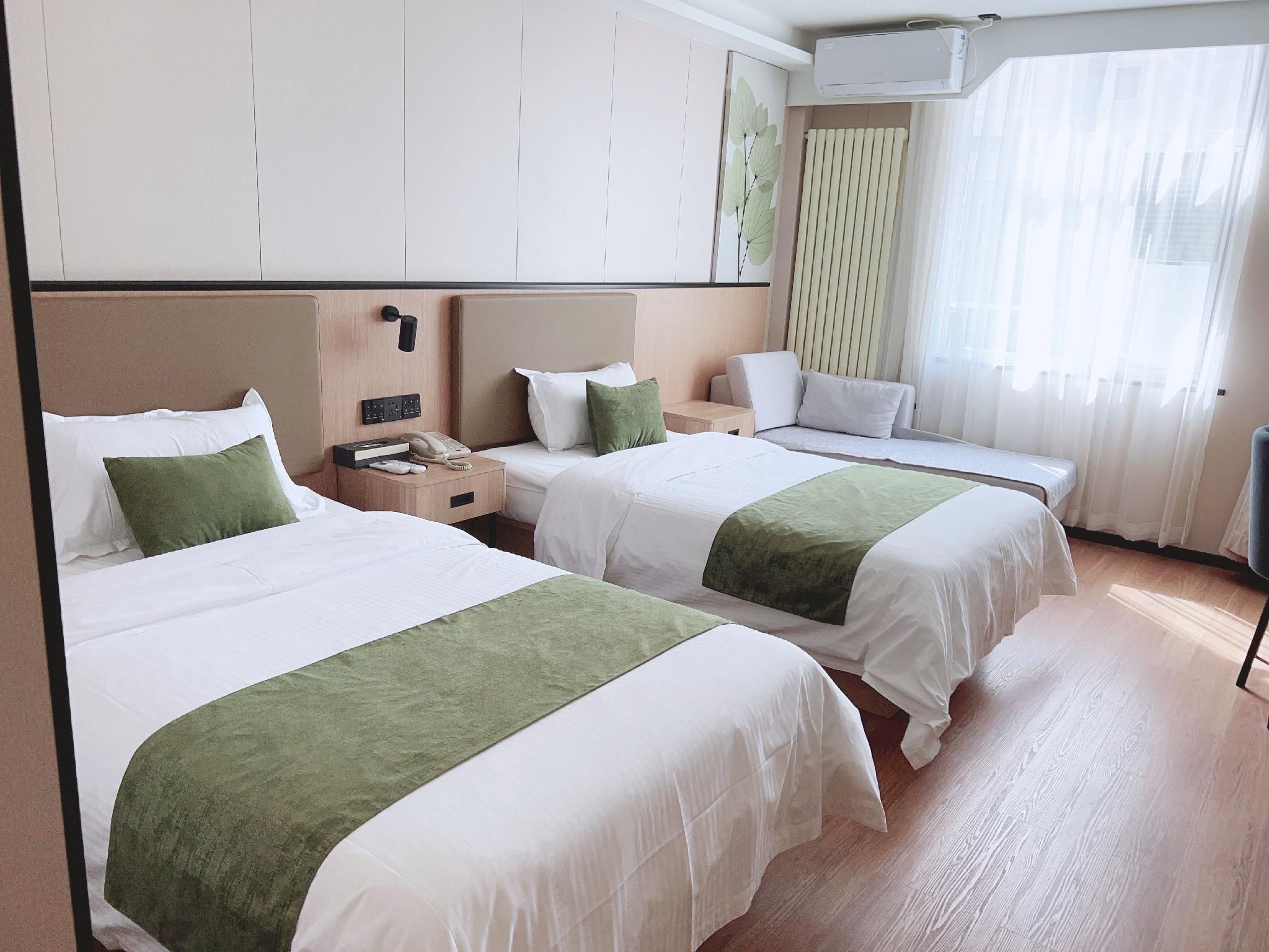 Twin Deluxe Room