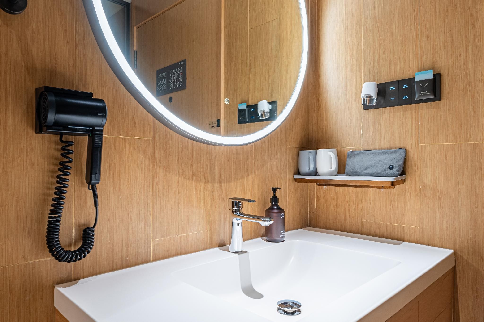 Huazhu - Room With Bed