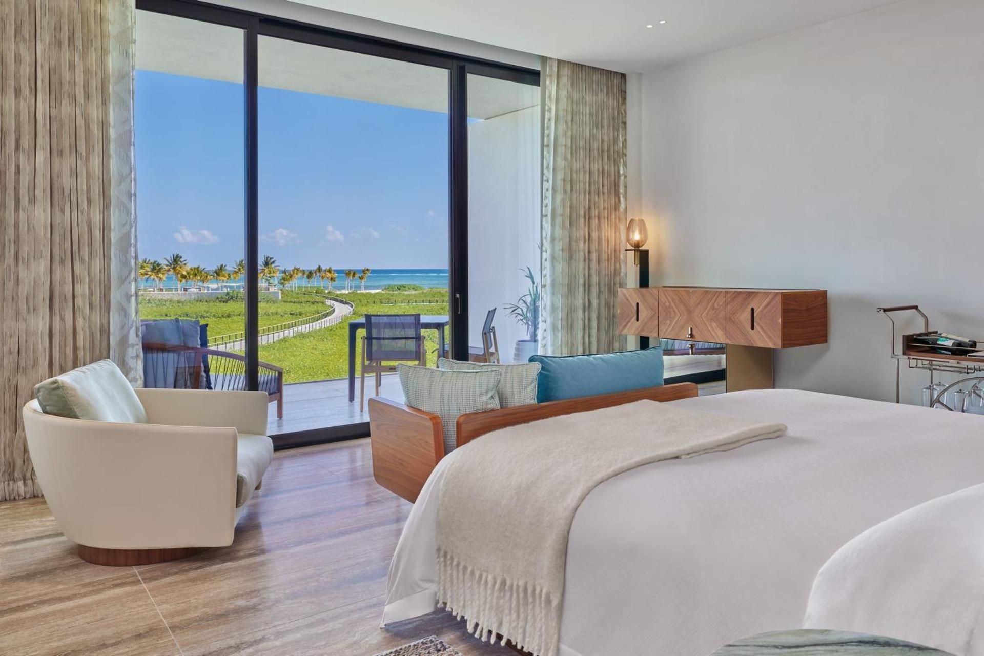 Deluxe King Room with Ocean View and Terrace