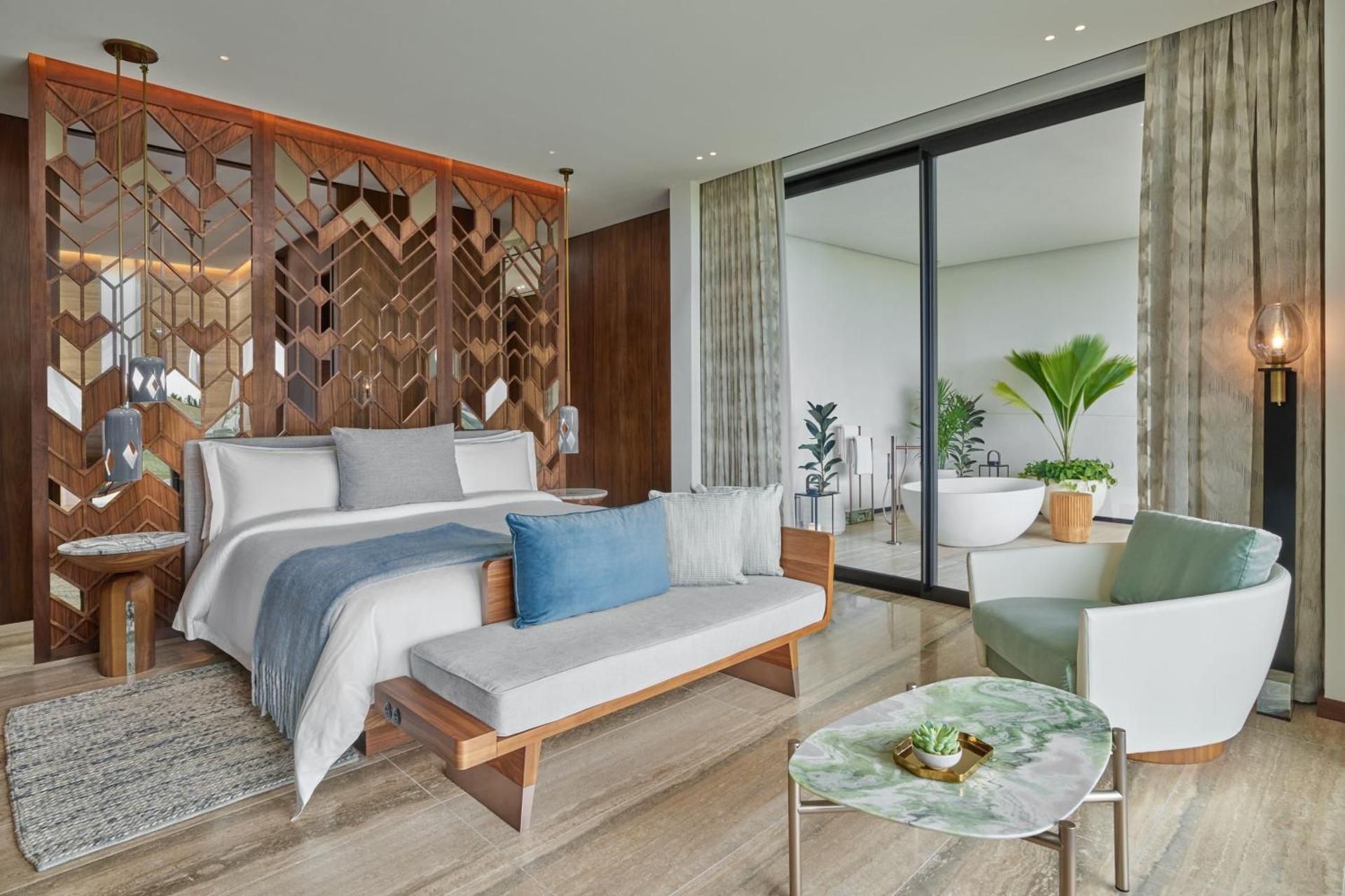 Riviera Luxe Corner King Room with Ocean View
