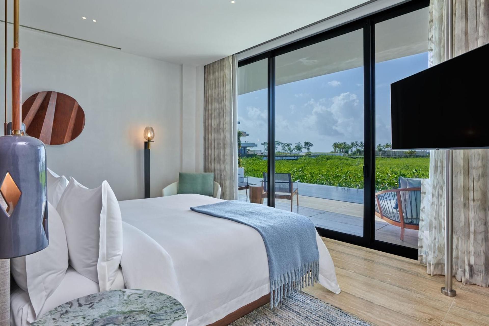 St. Regis Suite with Ocean View, Plunge Pool and Terrace