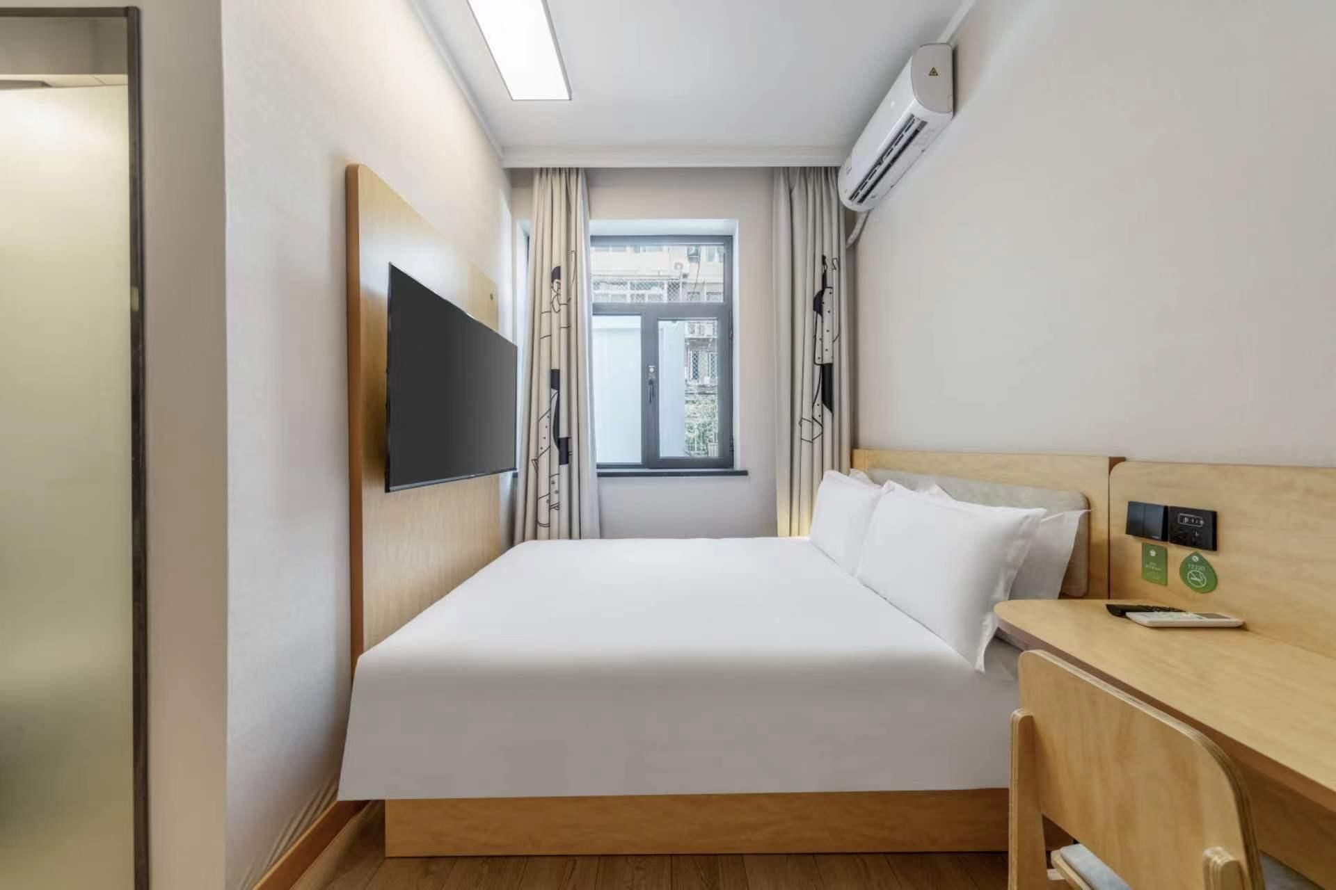 Huazhu - Room With Bed