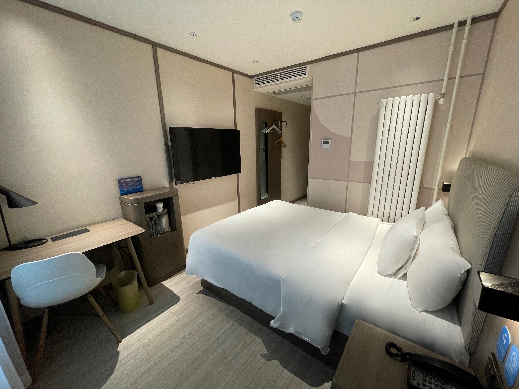 Business Queen Bed Room