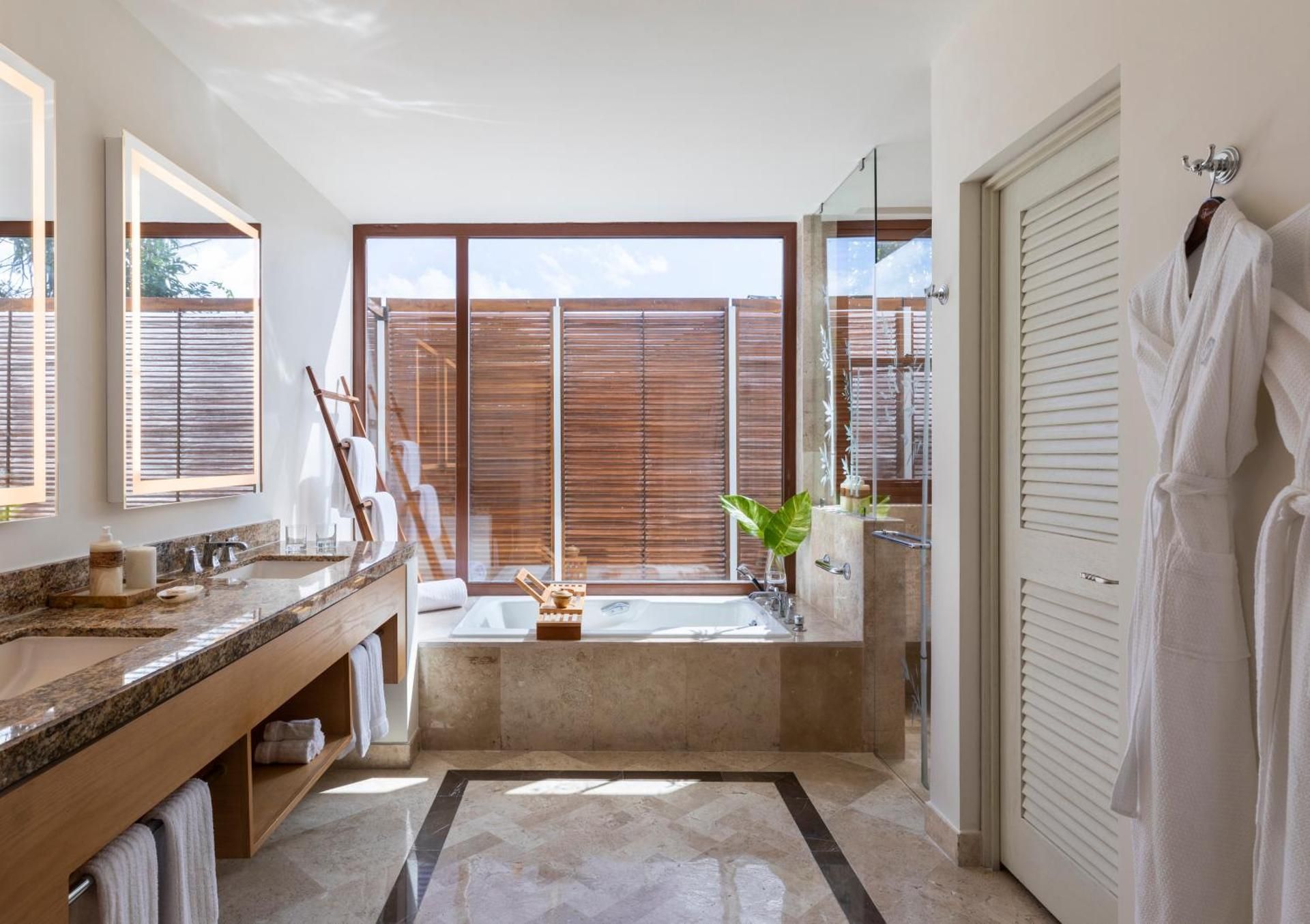 SIGNATURE CASITA 1 KING 458sf,42sm, lagoon view , soaking tub, separate shower