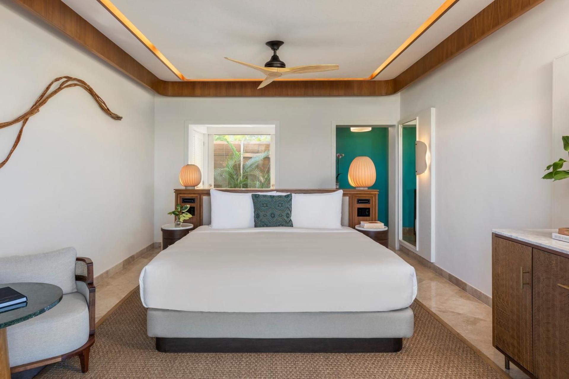 SIGNATURE CASITA 1 KING 458sf,42sm, lagoon view , soaking tub, separate shower