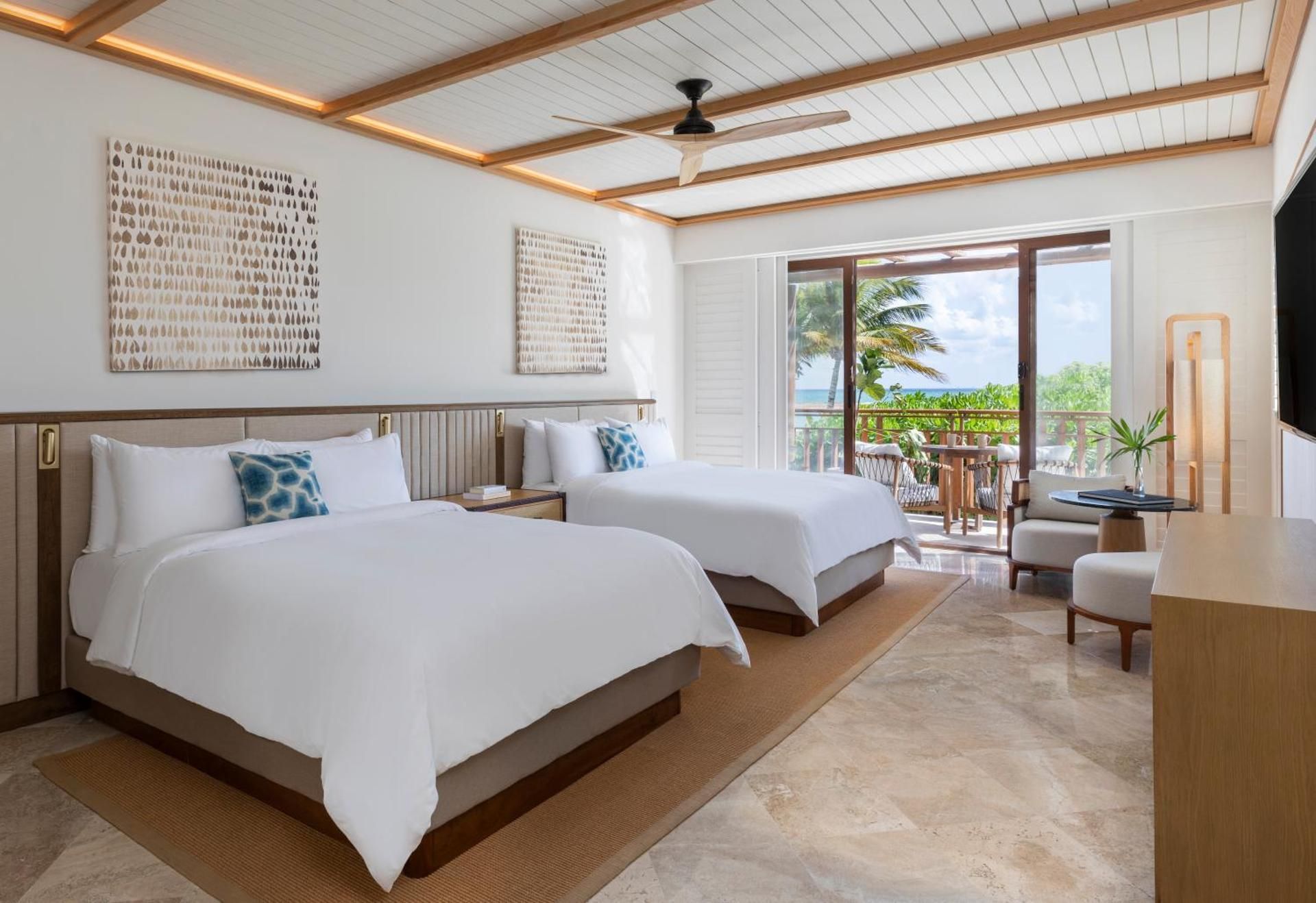 CAMALEON PRESIDENTIAL SUITE 1 KING 2 QUEEN 2205 sf,204sm, on the beach, infinity pool