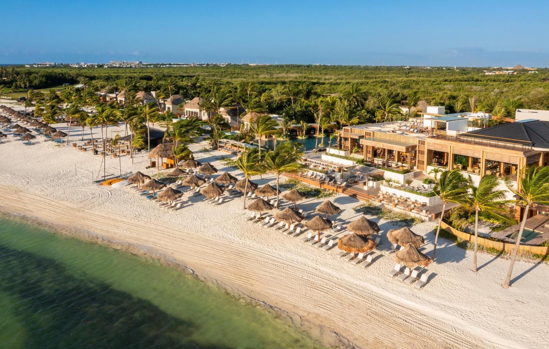 Beach Front Casita with Two Queen Beds and Private stairway to the beach - Butler Service