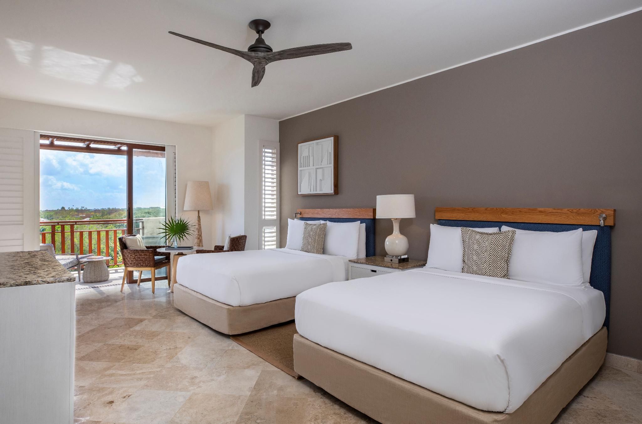 FAIRMONT 2 QUEEN, 426sf,40sm, garden view, bath with soaking tub & separete shower