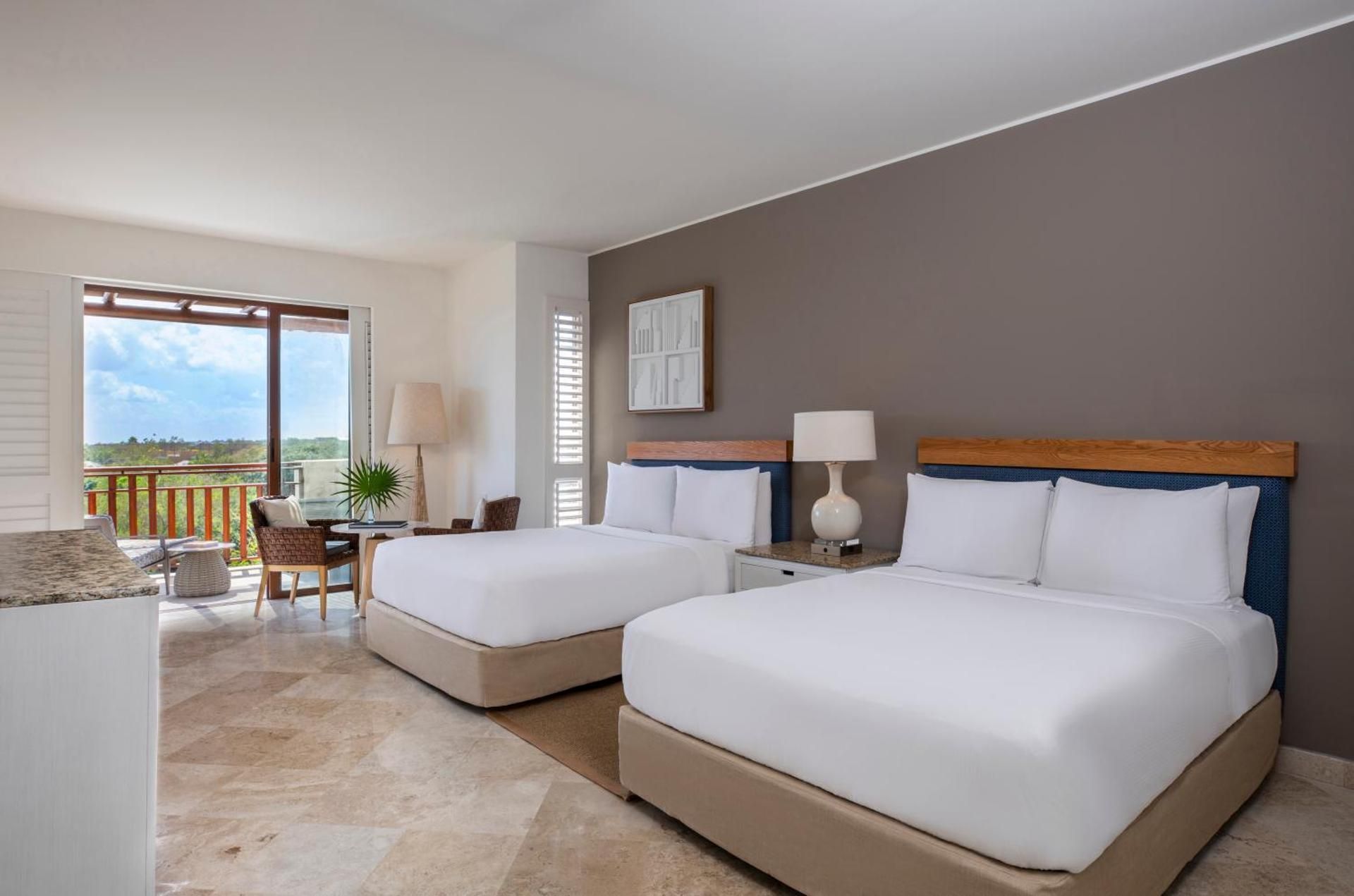 Family Connecting Lagoon Plus King Room with Two Queen Beds