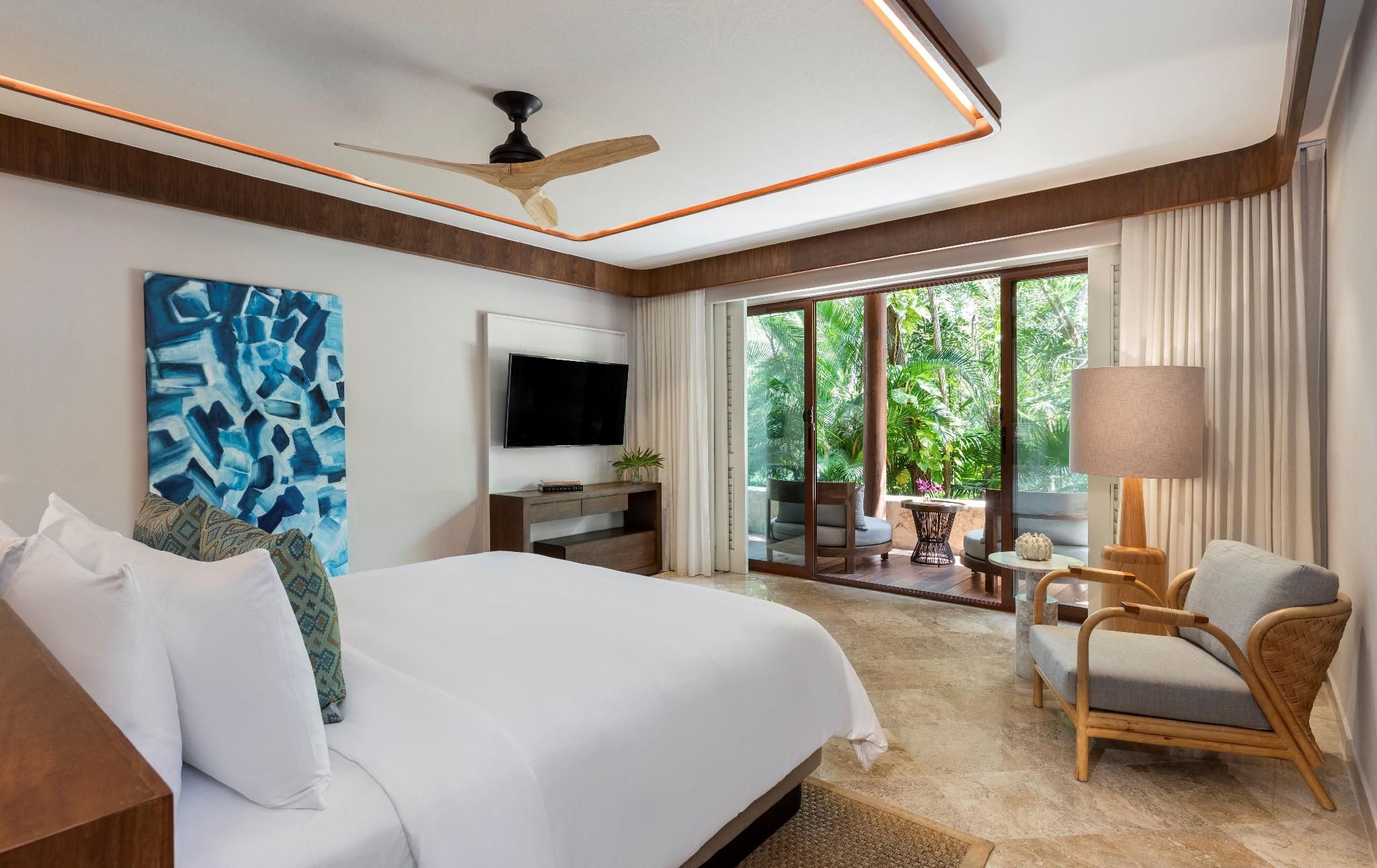 CORAL SUITE 1 KING 1495sf,138sm lagoon views, i nfinity plunge pool, butler services