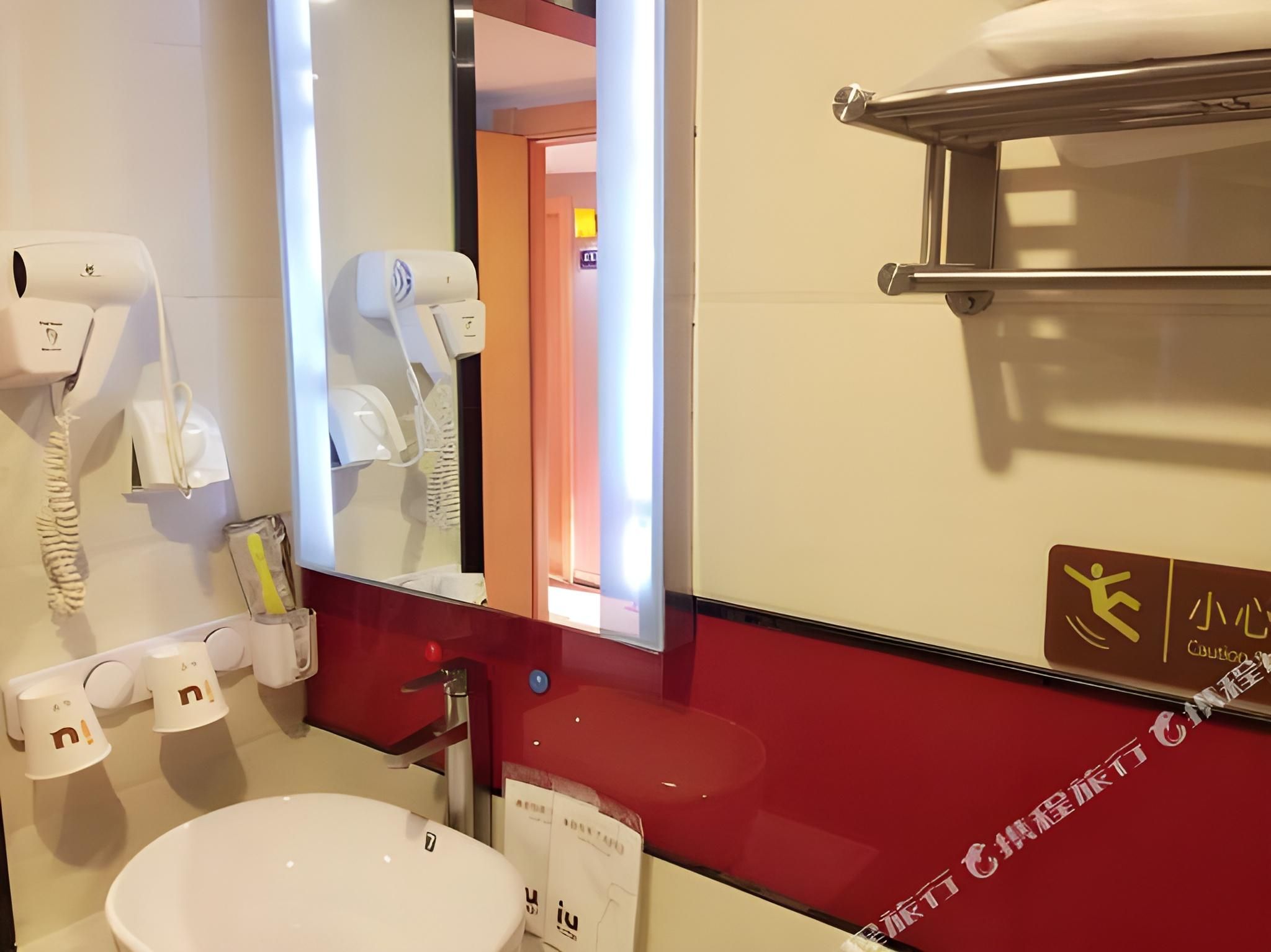 Game Twin Room