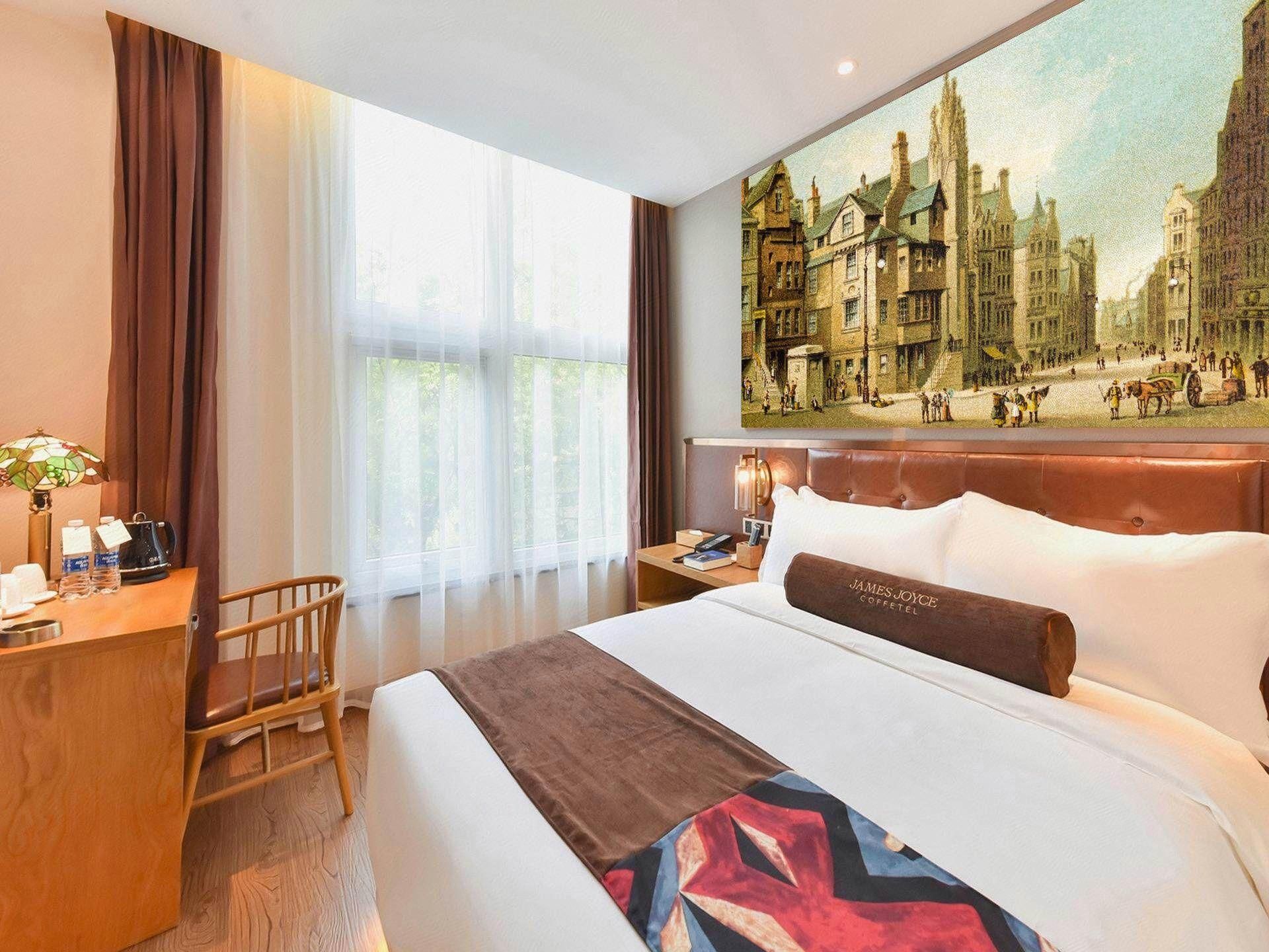 James Joyce - Queen Bed Room