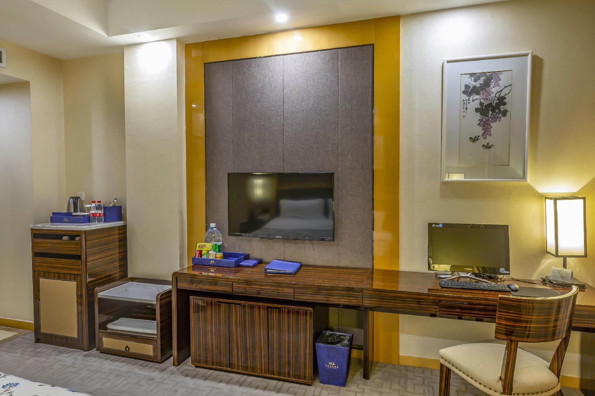 Business Queen Room