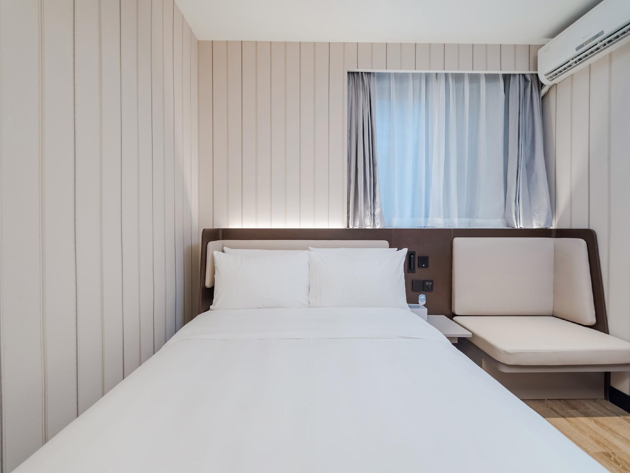 Huazhu - Business Bed Room