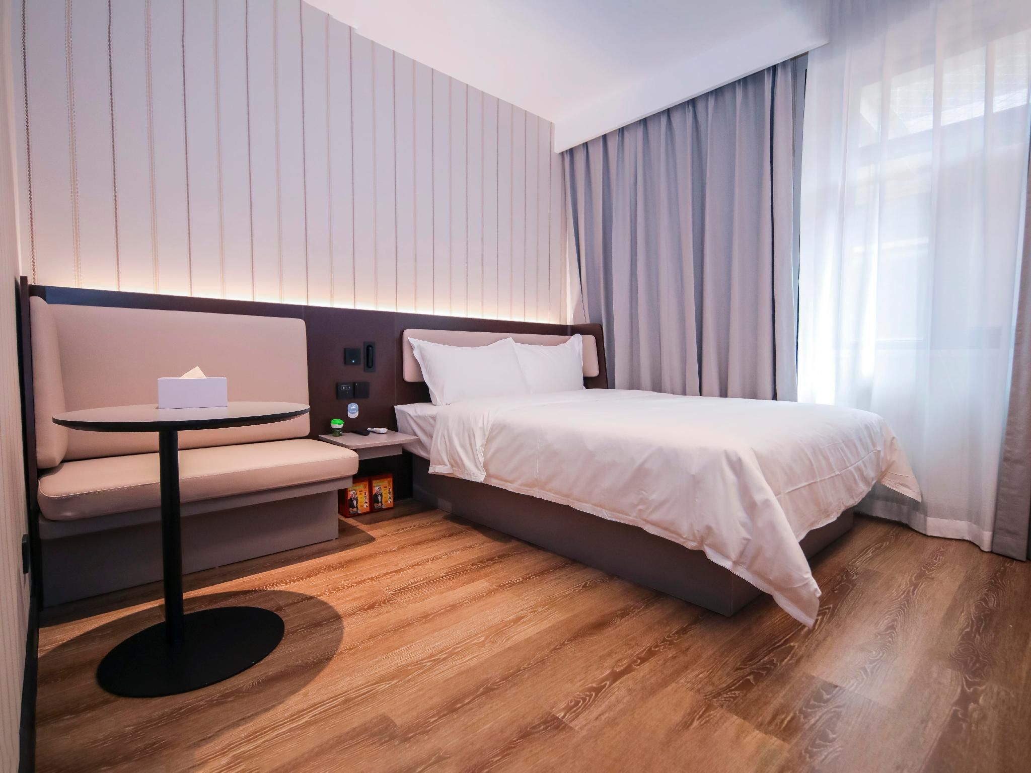 Huazhu - Business Bed Room