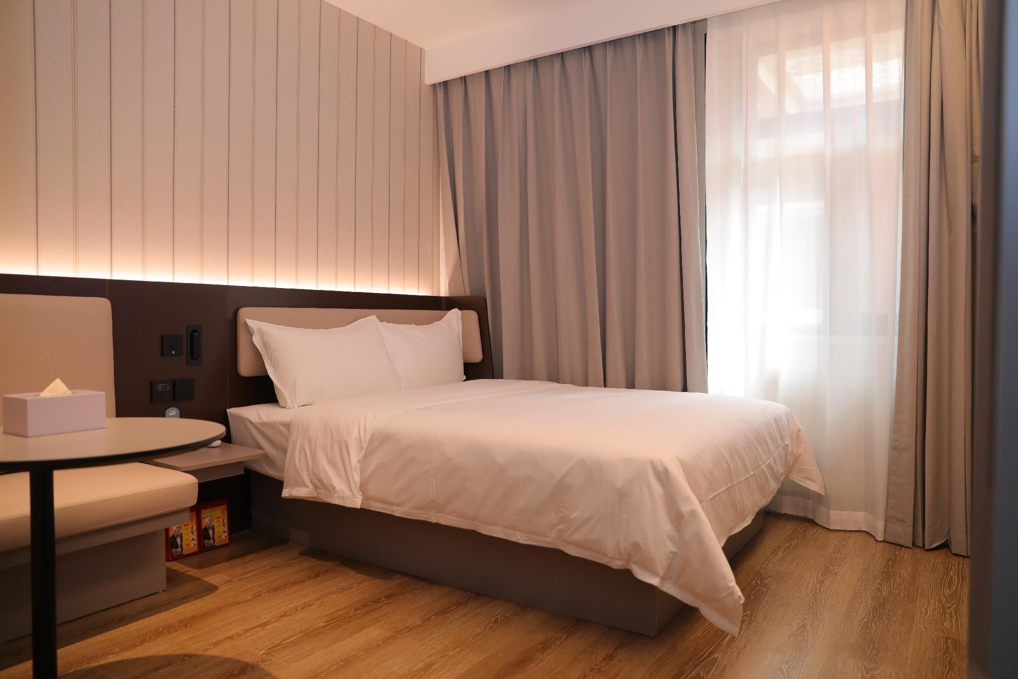 Huazhu - Superior BedRoom