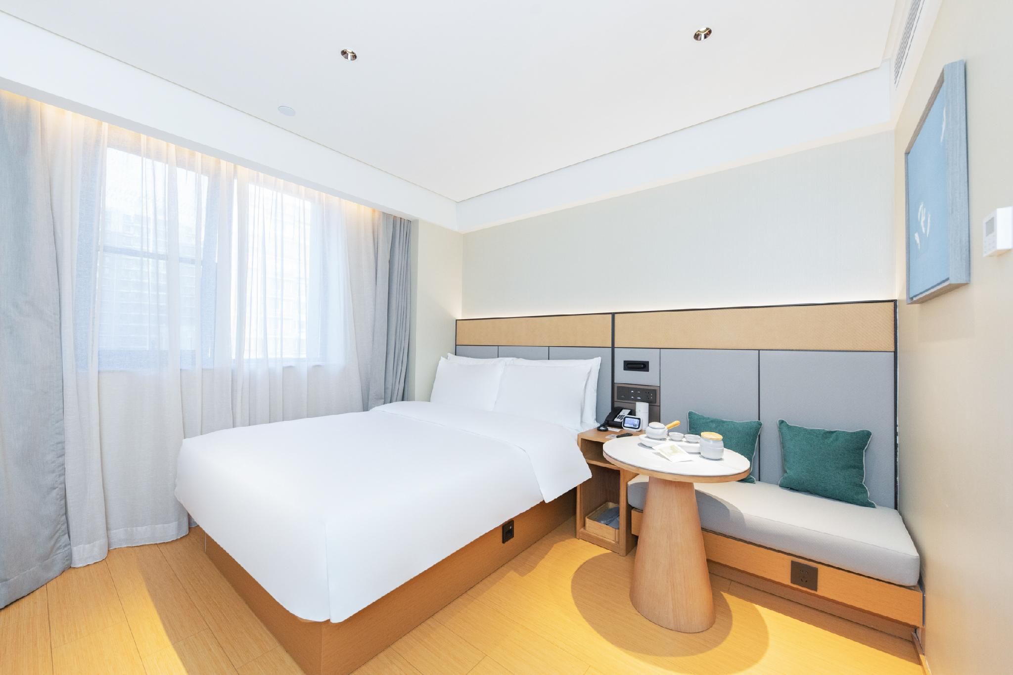 Huazhu - Room With Bed