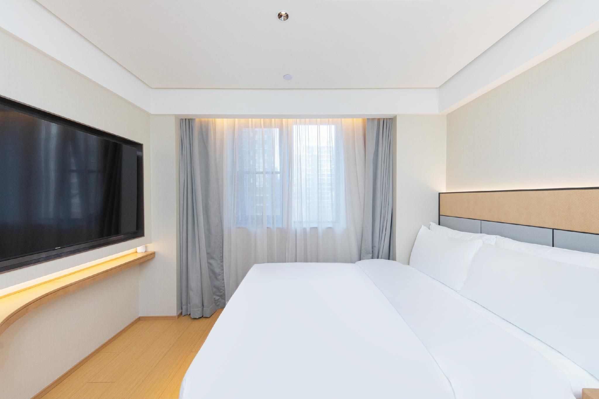 Huazhu - Room With Bed