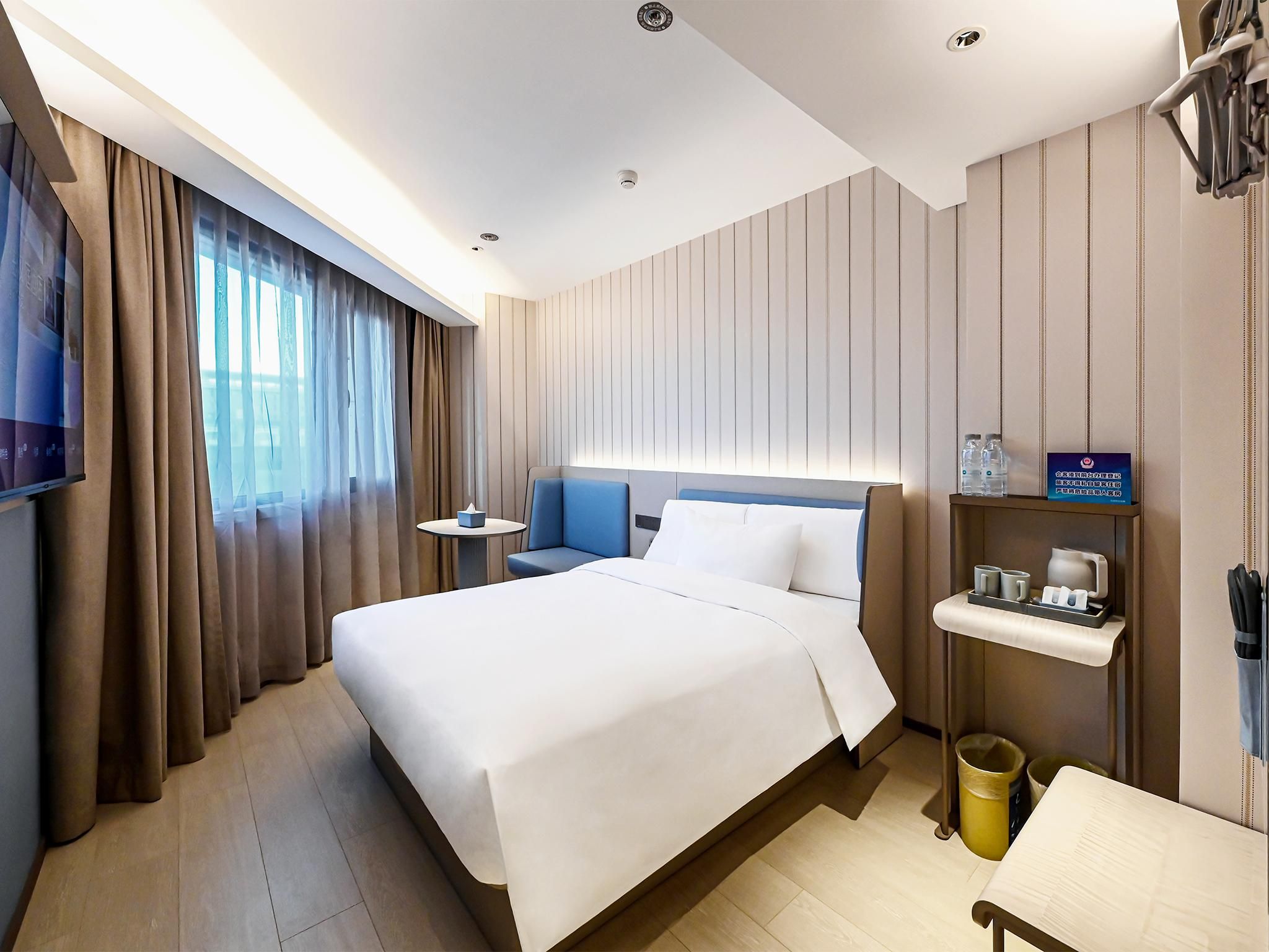Huazhu - Deluxe Bed Room