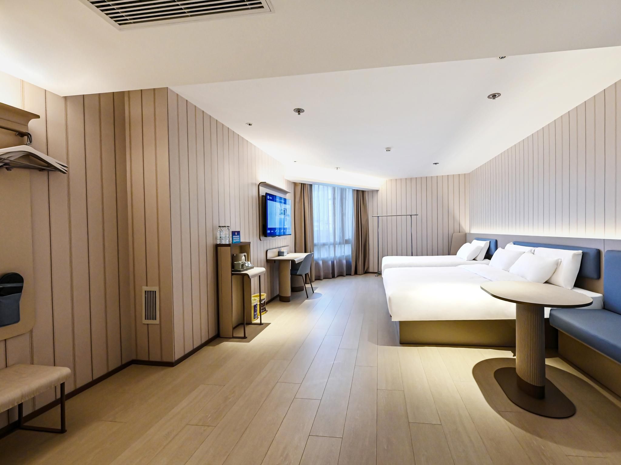 Deluxe Family Room, Guest room