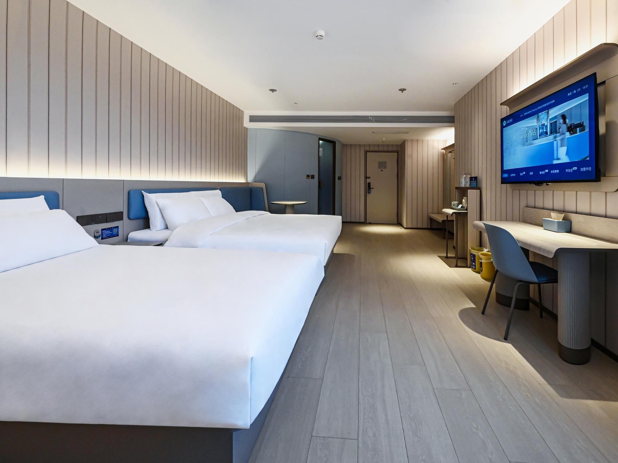 Deluxe Family Room, Guest room