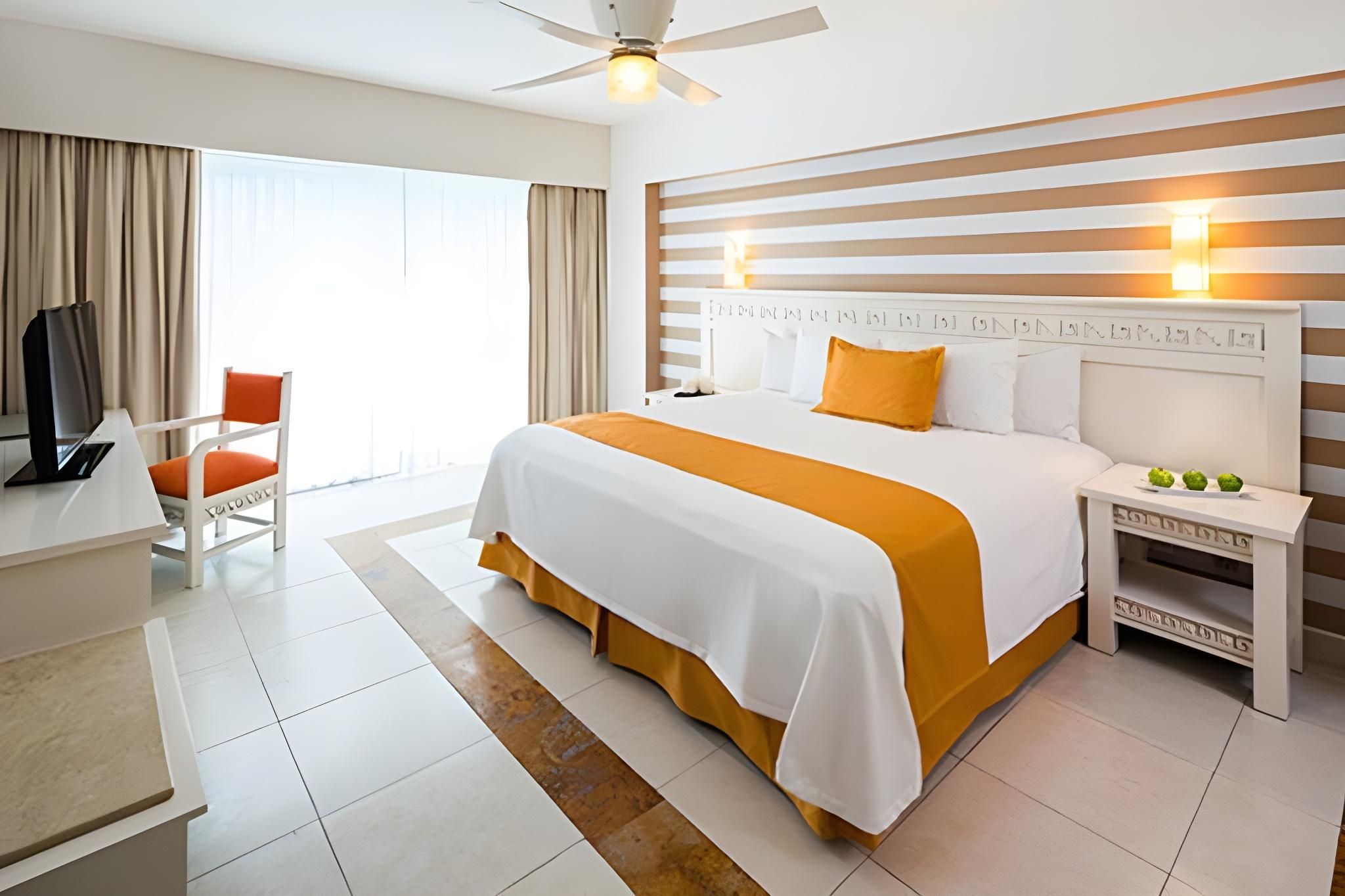 Deluxe Partial Ocean View