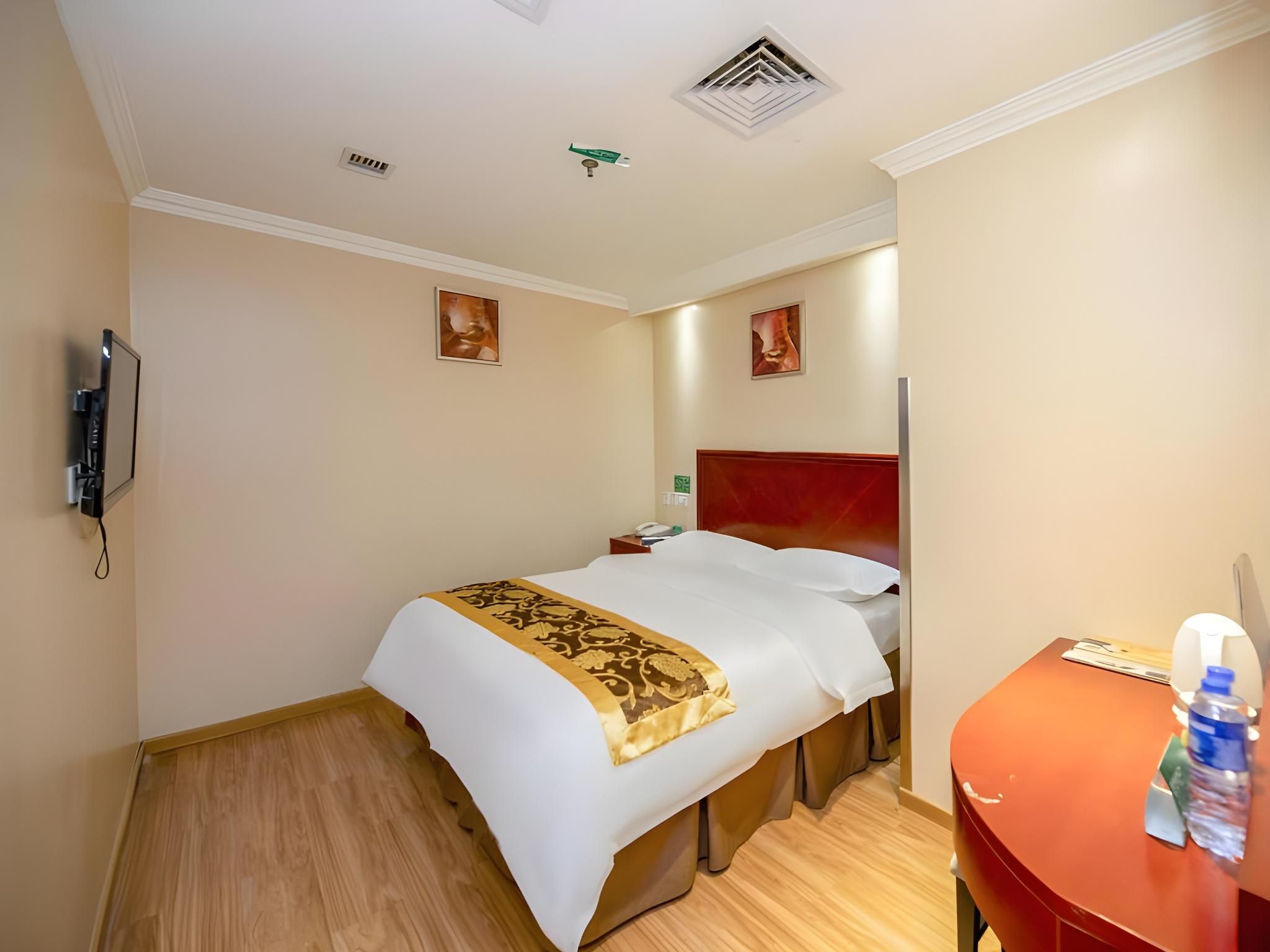 GTI - 1 Bed Guest Room no Window, 1.5M Bed
