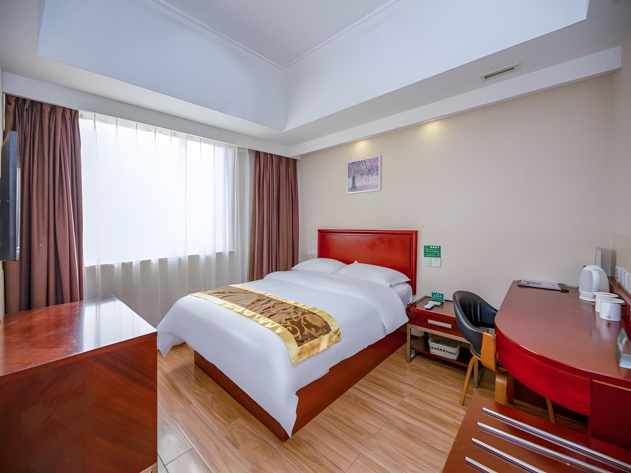 GTI - 1 Bed Guest Room no Window, 1.8M Bed