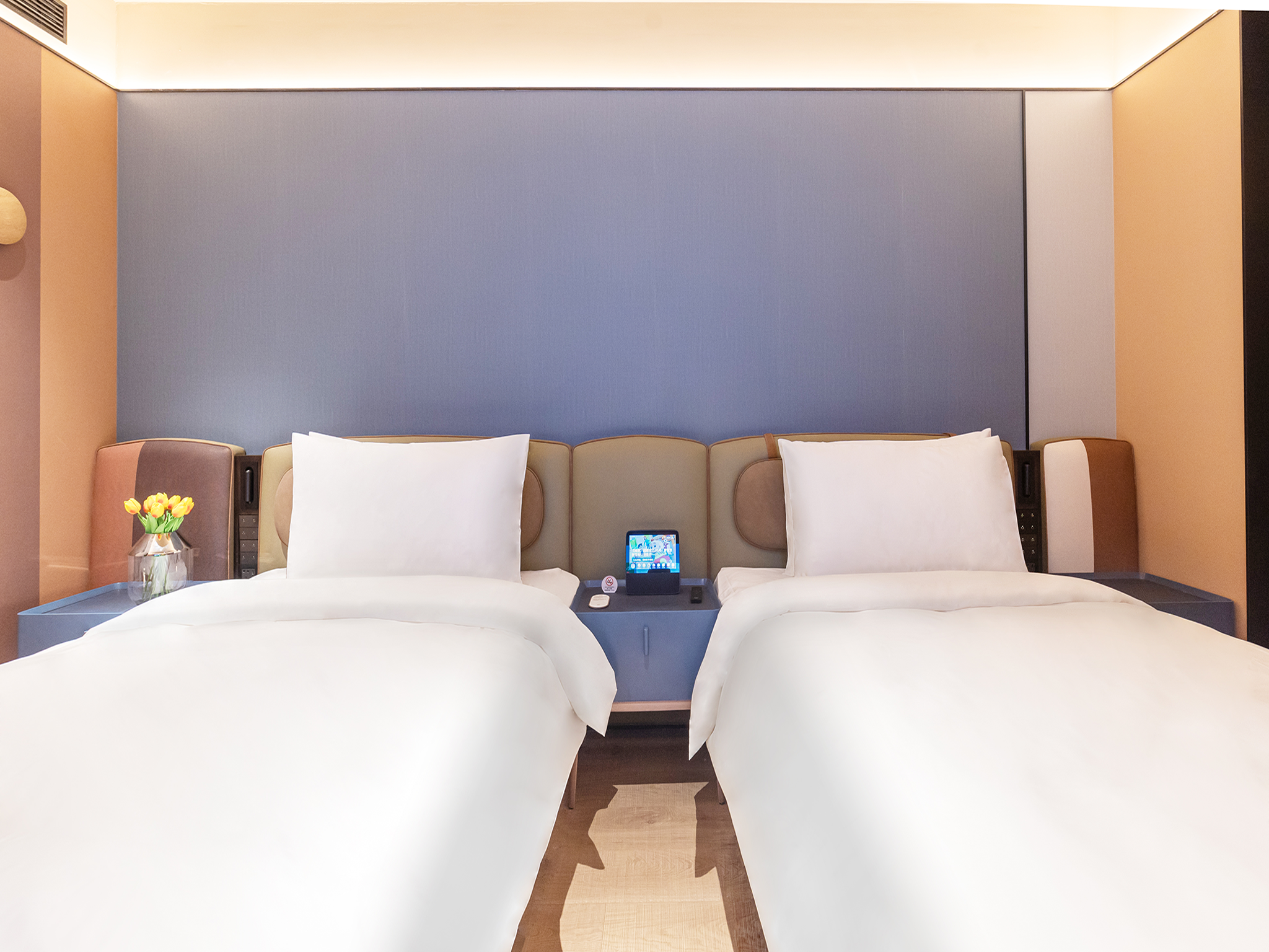 Huazhu - California Sunshine Twin Room
