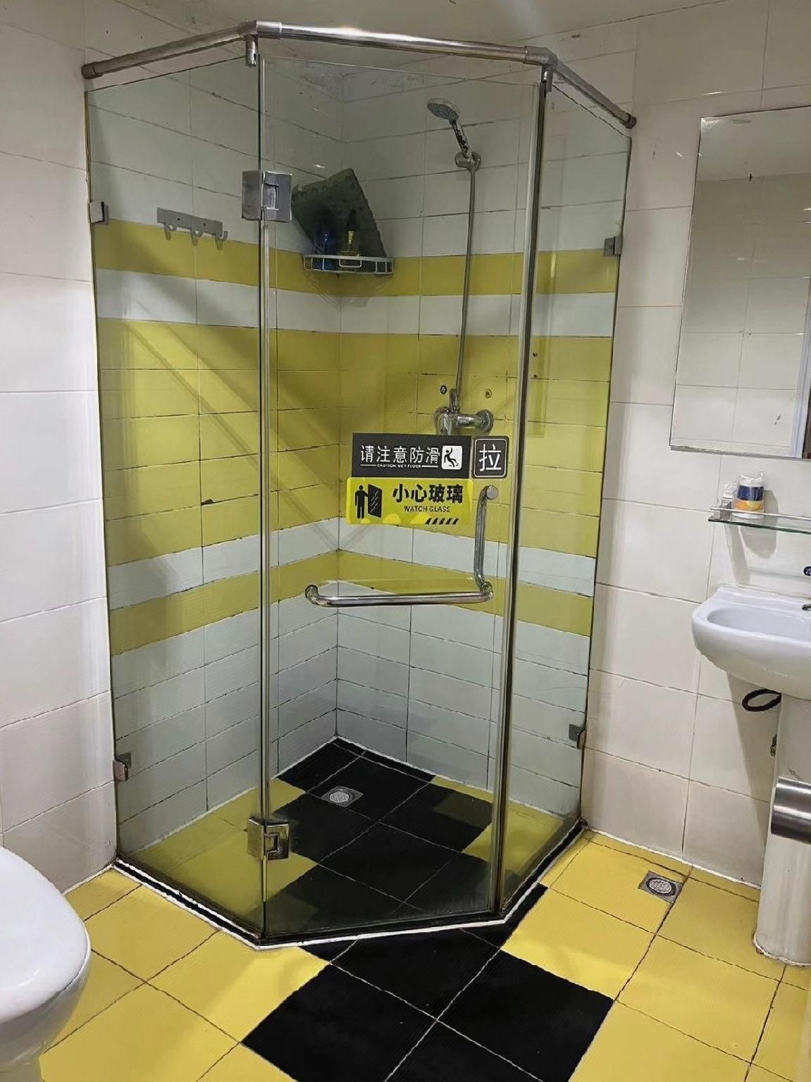 Economy Room