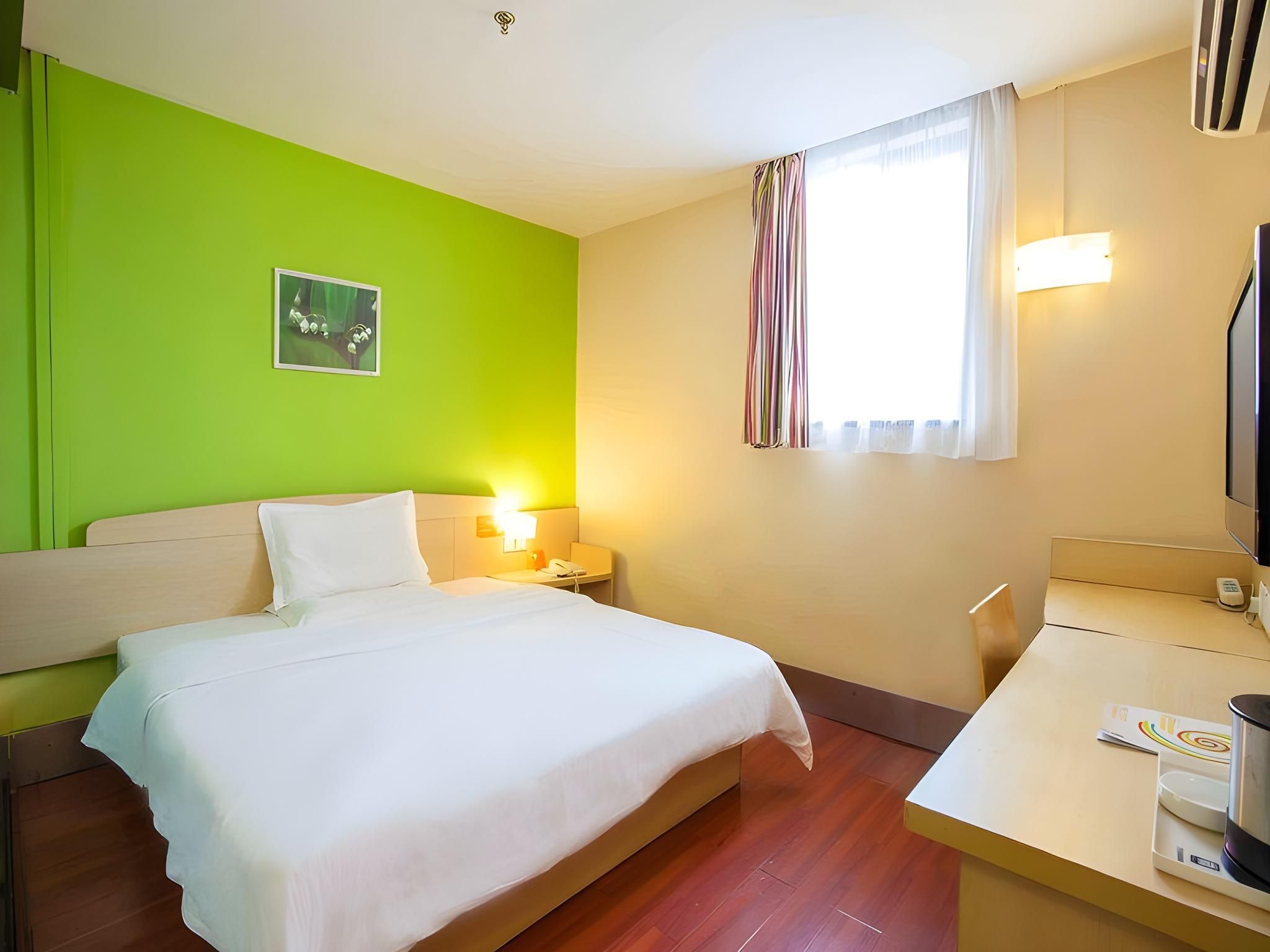 Business Queen Room