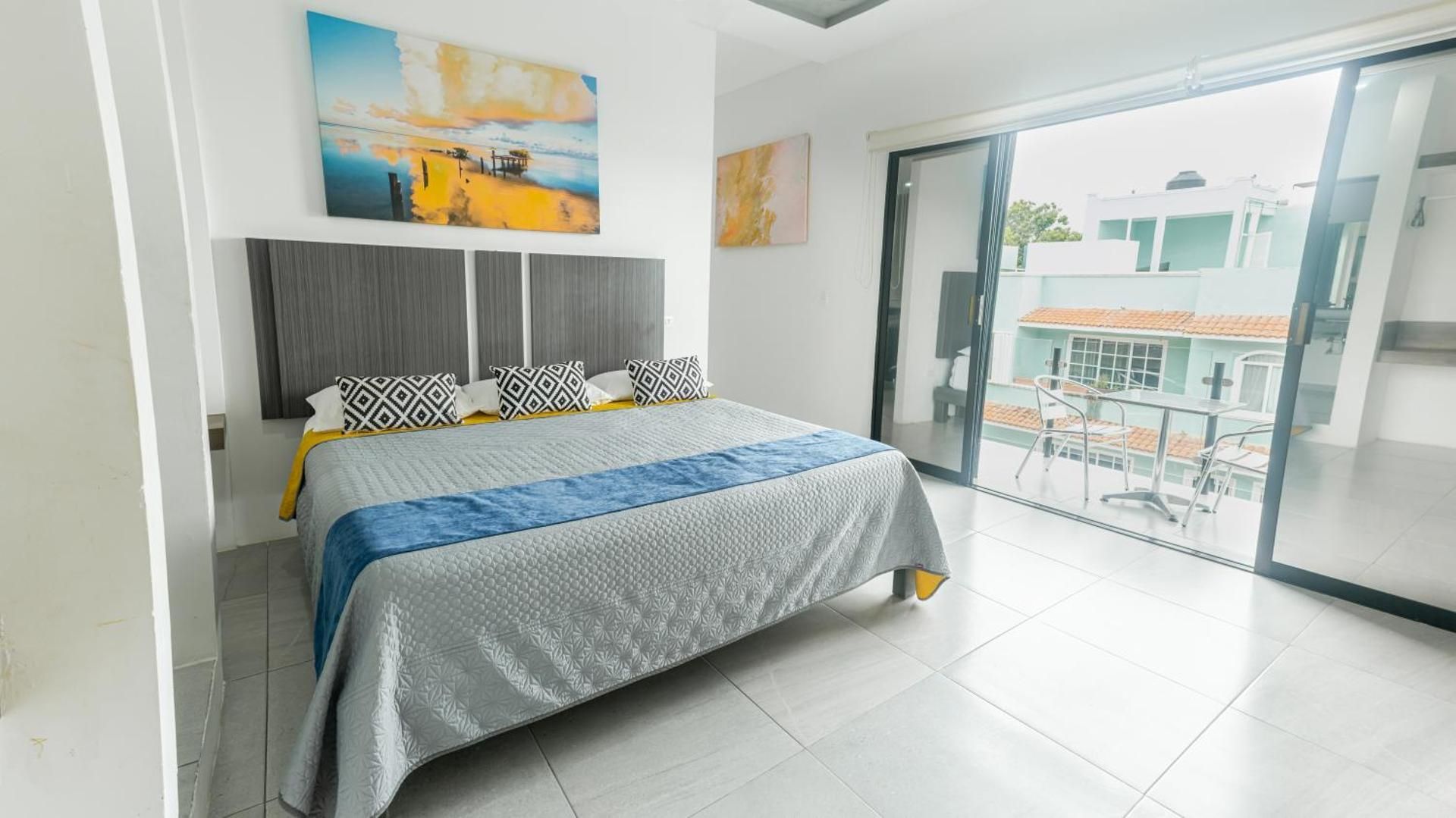 Paz-2 Norte estudios Junior Suite with Balcony