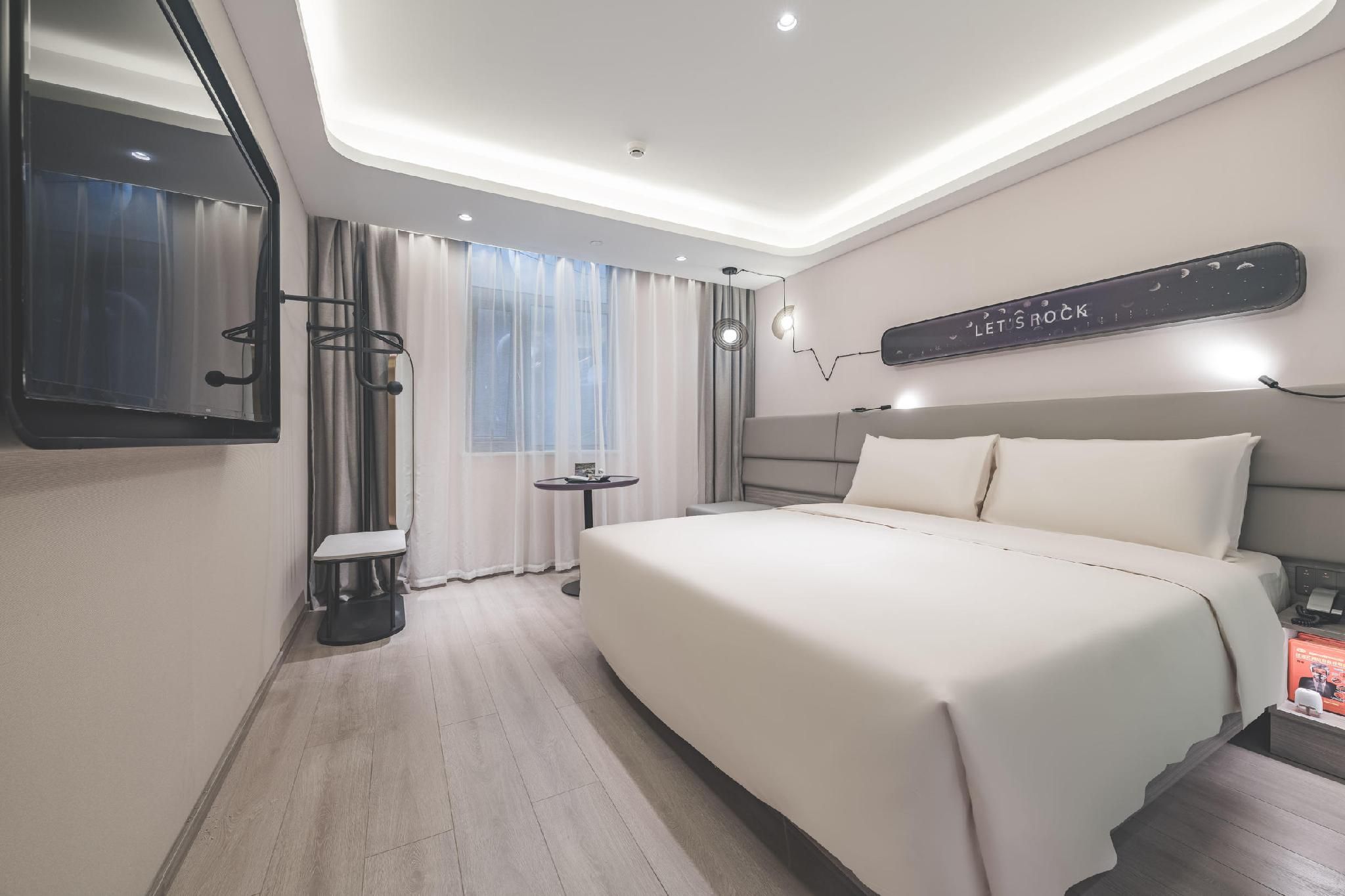 Comfort Queen Room