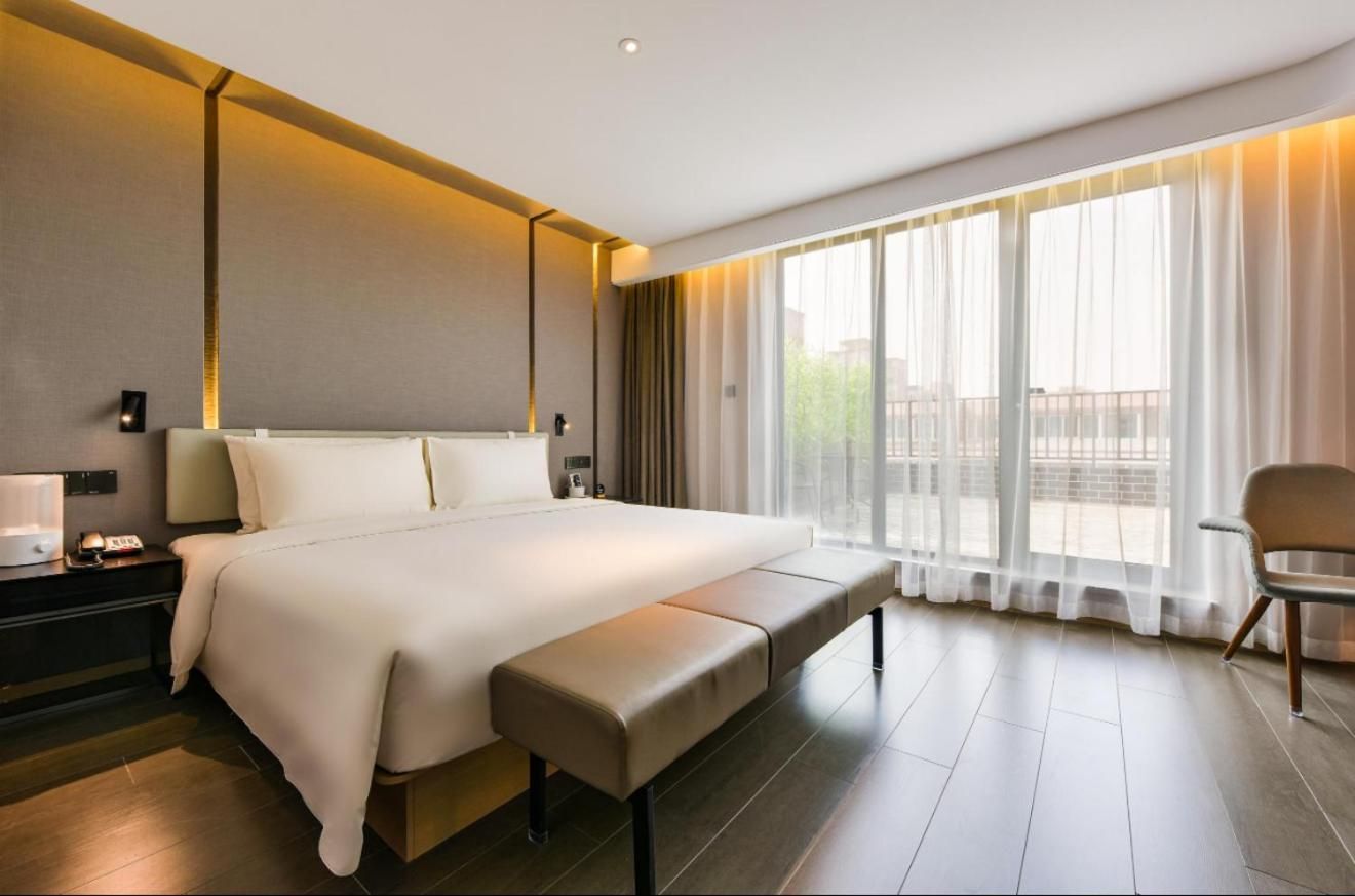 Jimu Suite with Courtyard	