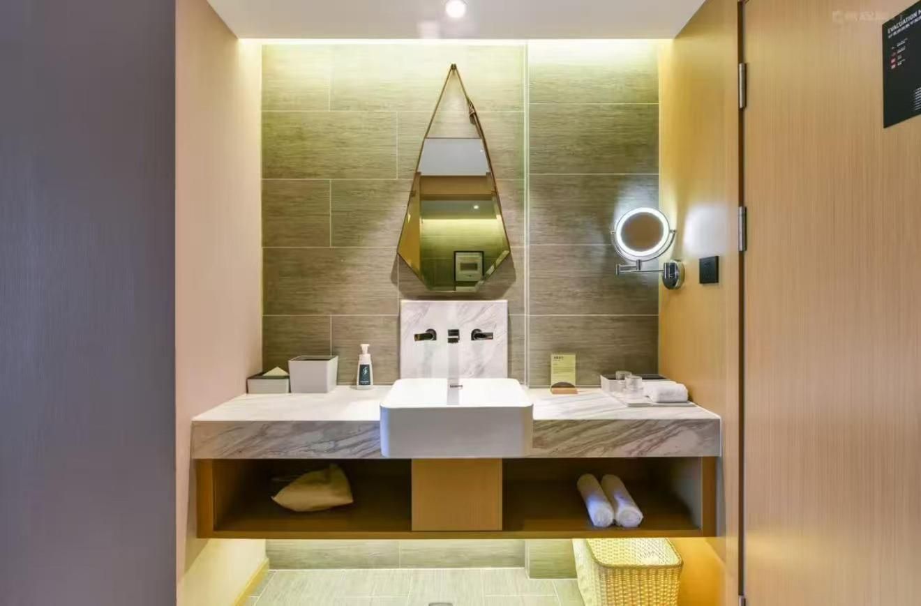 Jimu Suite with Courtyard	