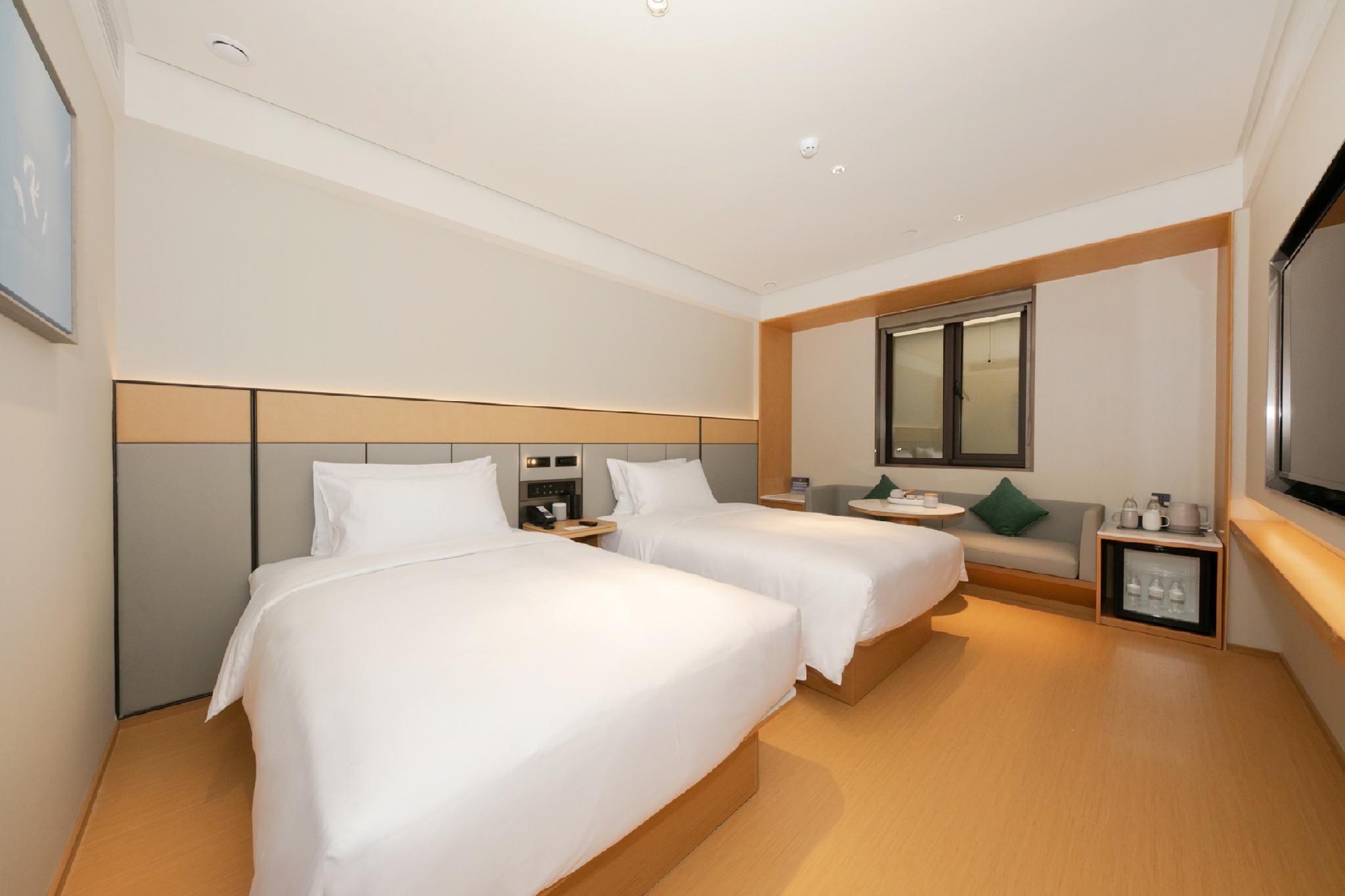 Huazhu - Superior Twin Room with View