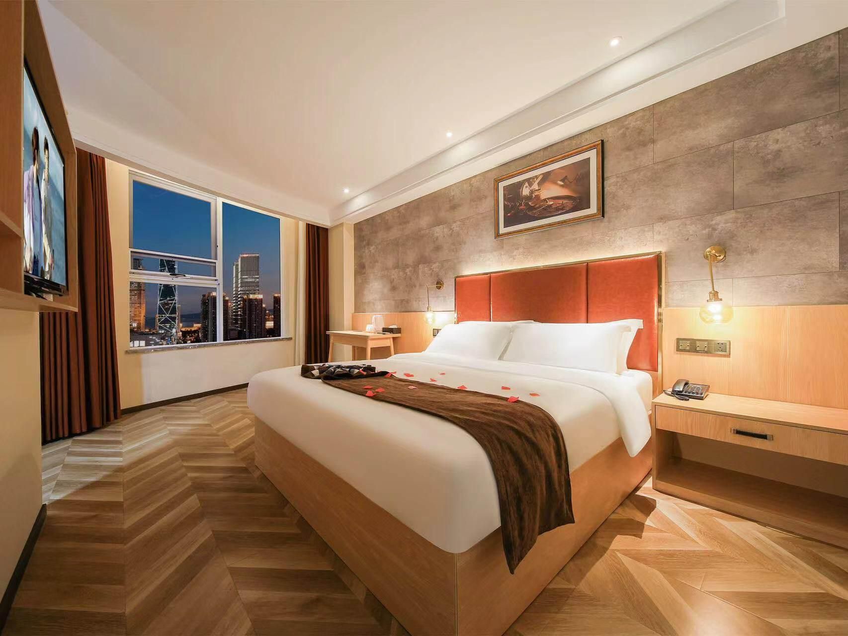James Joyce - Feifan Delux Bed Room
