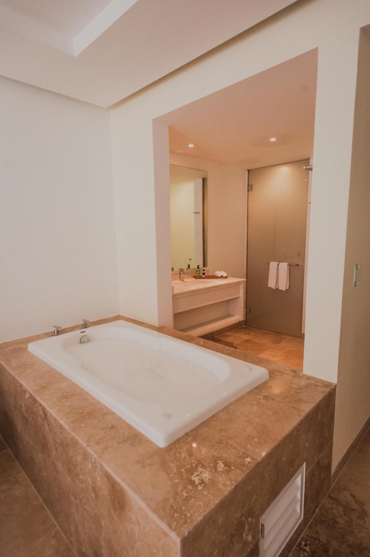 Premium hottube suite