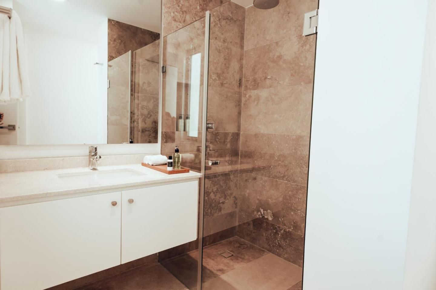 2-Bedroom Family Residence with Jacuzzi